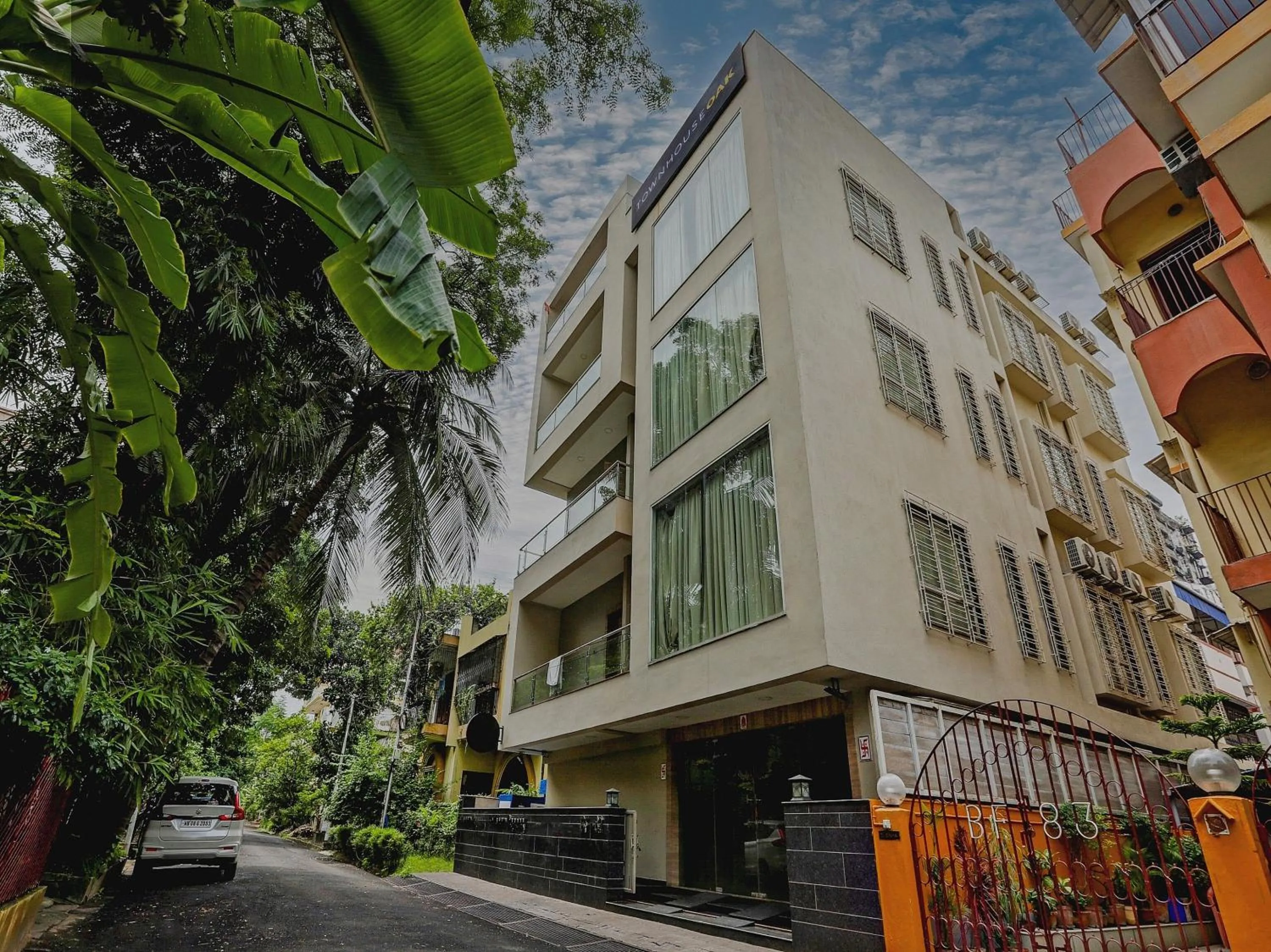 Facade/entrance in Super Townhouse OAK Shubhham Regency