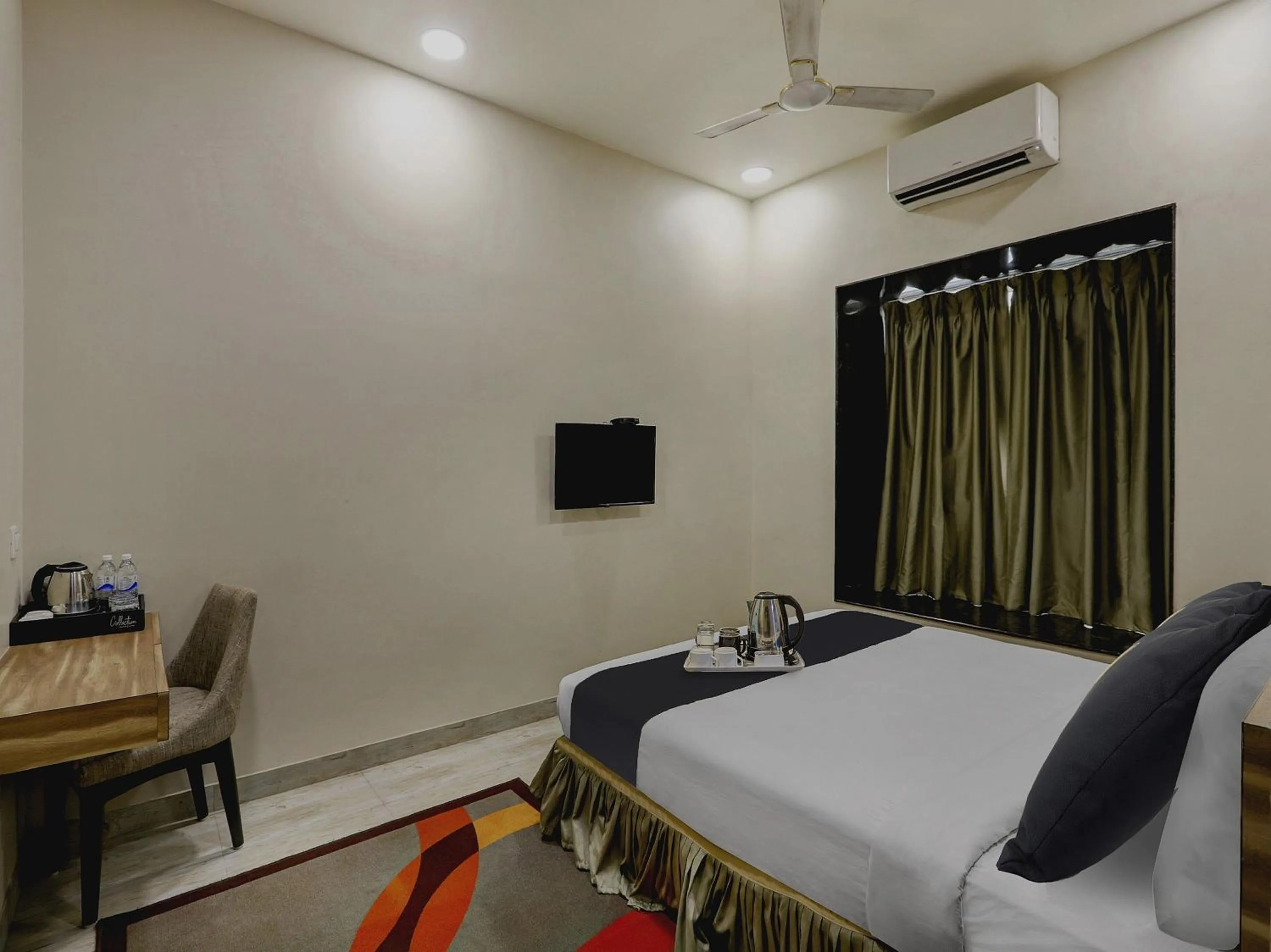 Bedroom, Bed in Super Townhouse OAK Shubhham Regency