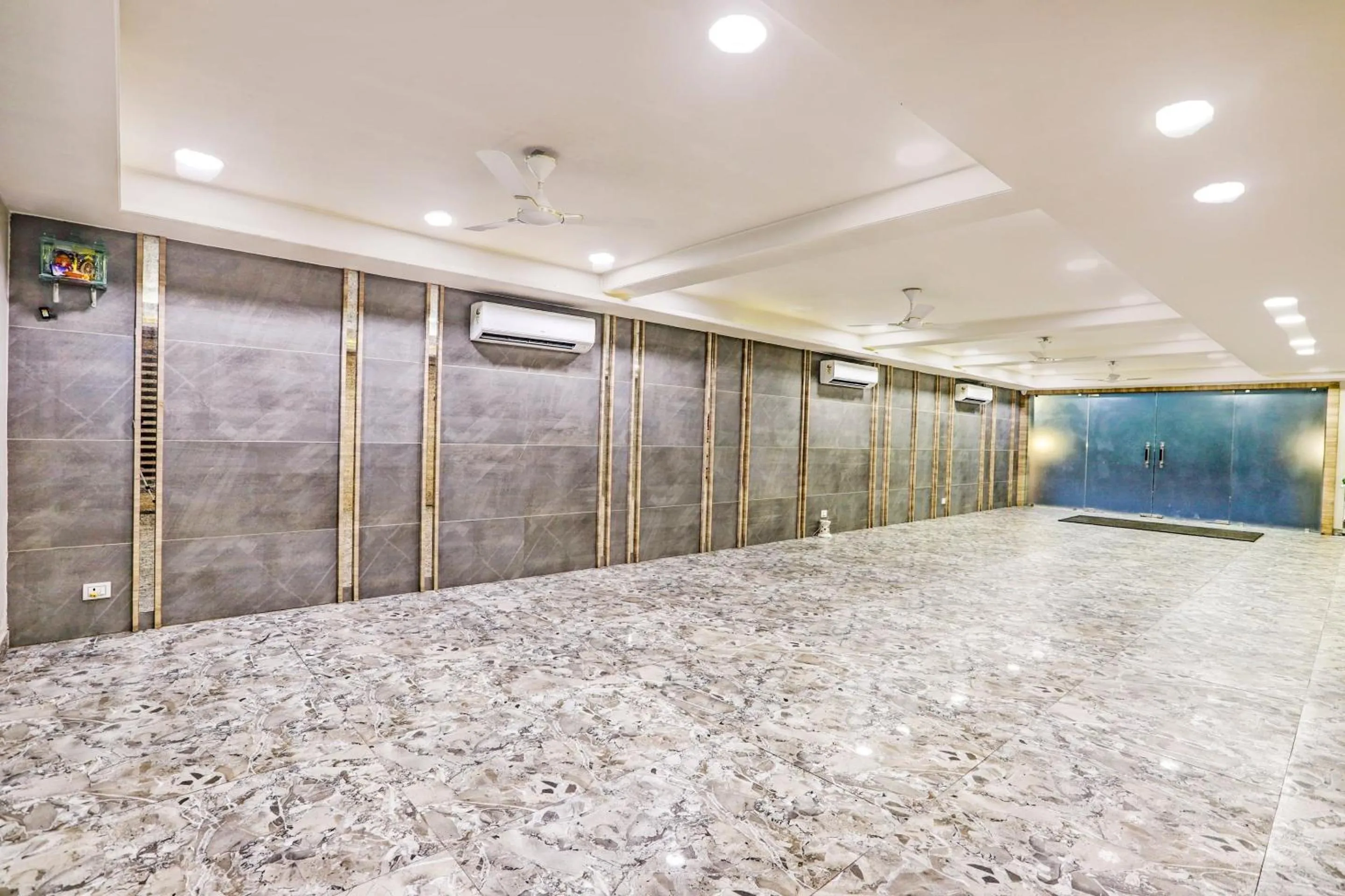 Lobby or reception in Super Townhouse OAK Shubhham Regency