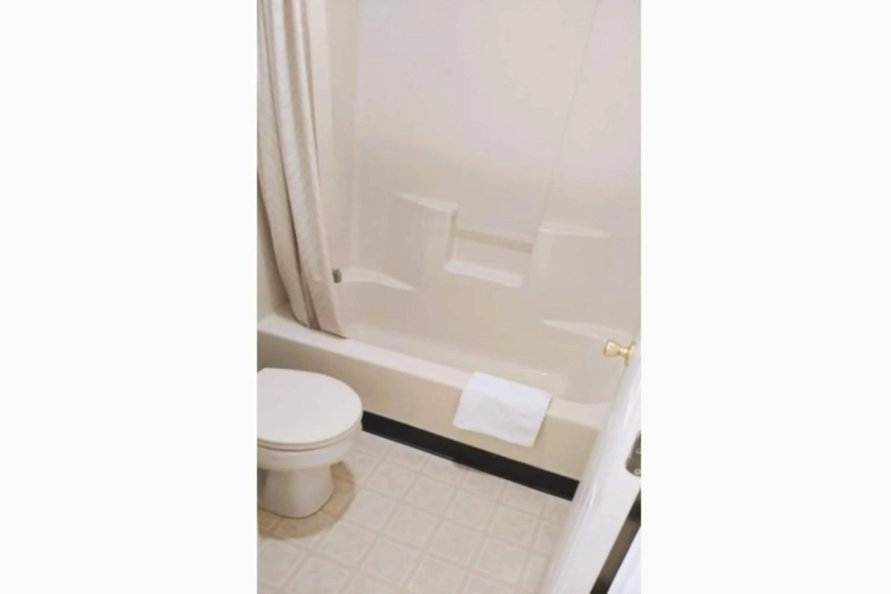 Bathroom in OYO Hotel McIntyre GA, US 441