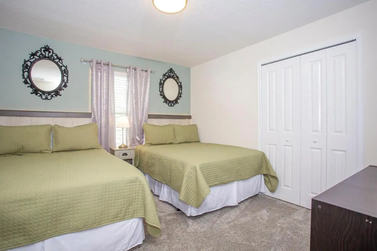 Bed in Wonderful 5 Bedroom w/ Pool Close to Disney 4801