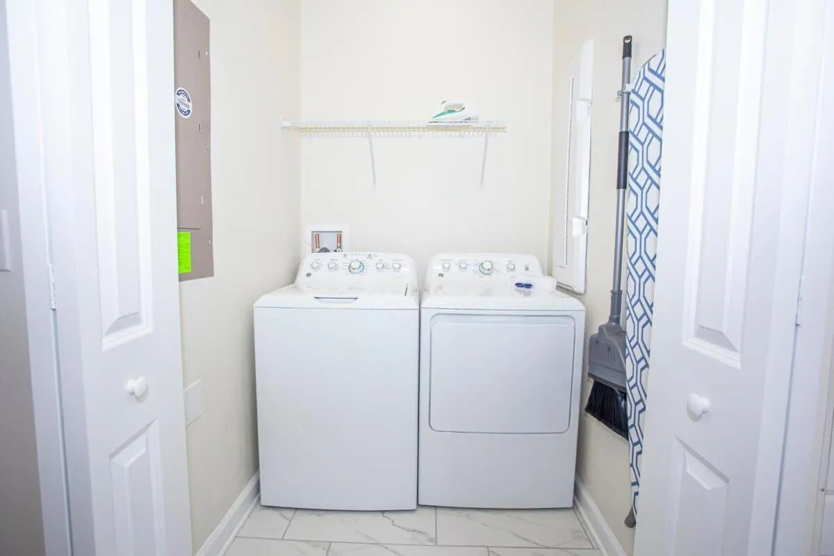 Wonderful 5 Bedroom w/ Pool Close to Disney 4801