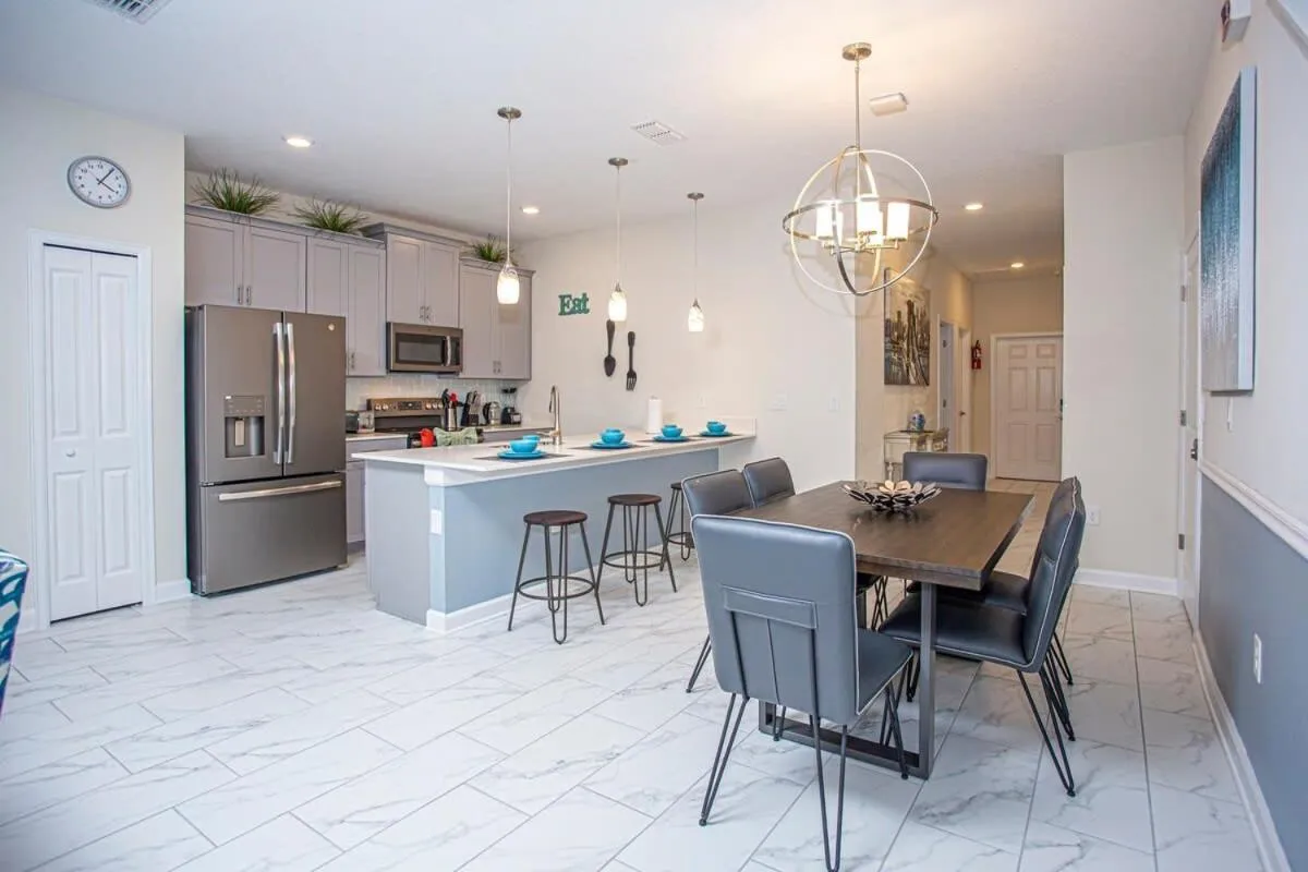 Wonderful 5 Bedroom w/ Pool Close to Disney 4801