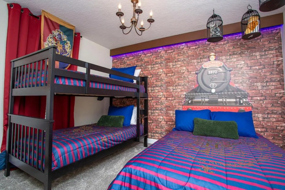 Bed in Gorgeous 4 Bedroom w/ Pool Close to Disney 4836