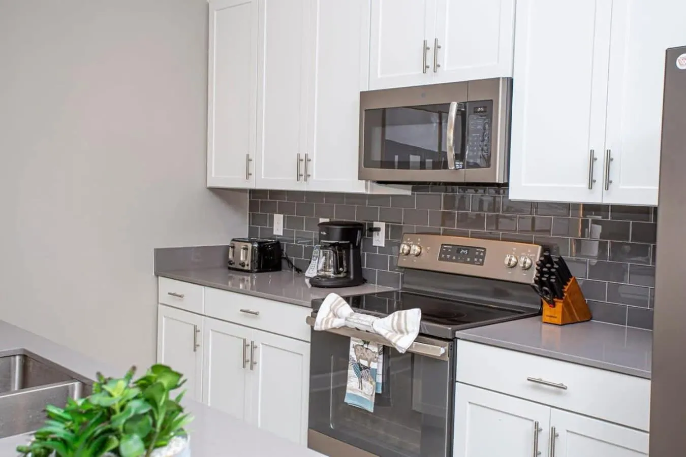 Gorgeous 4 Bedroom w/ Pool Close to Disney 4836