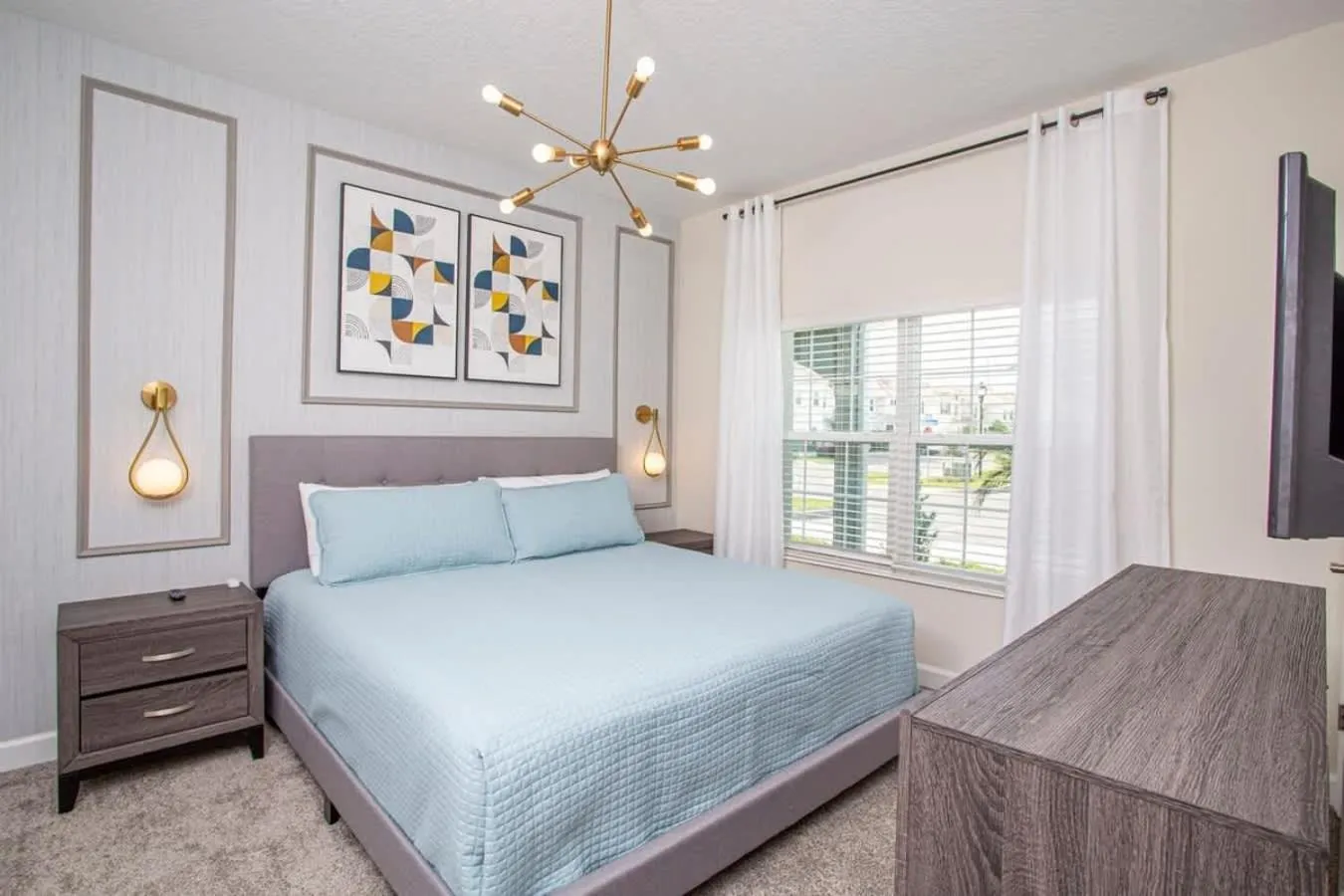 Bed in Gorgeous 4 Bedroom w/ Pool Close to Disney 4836