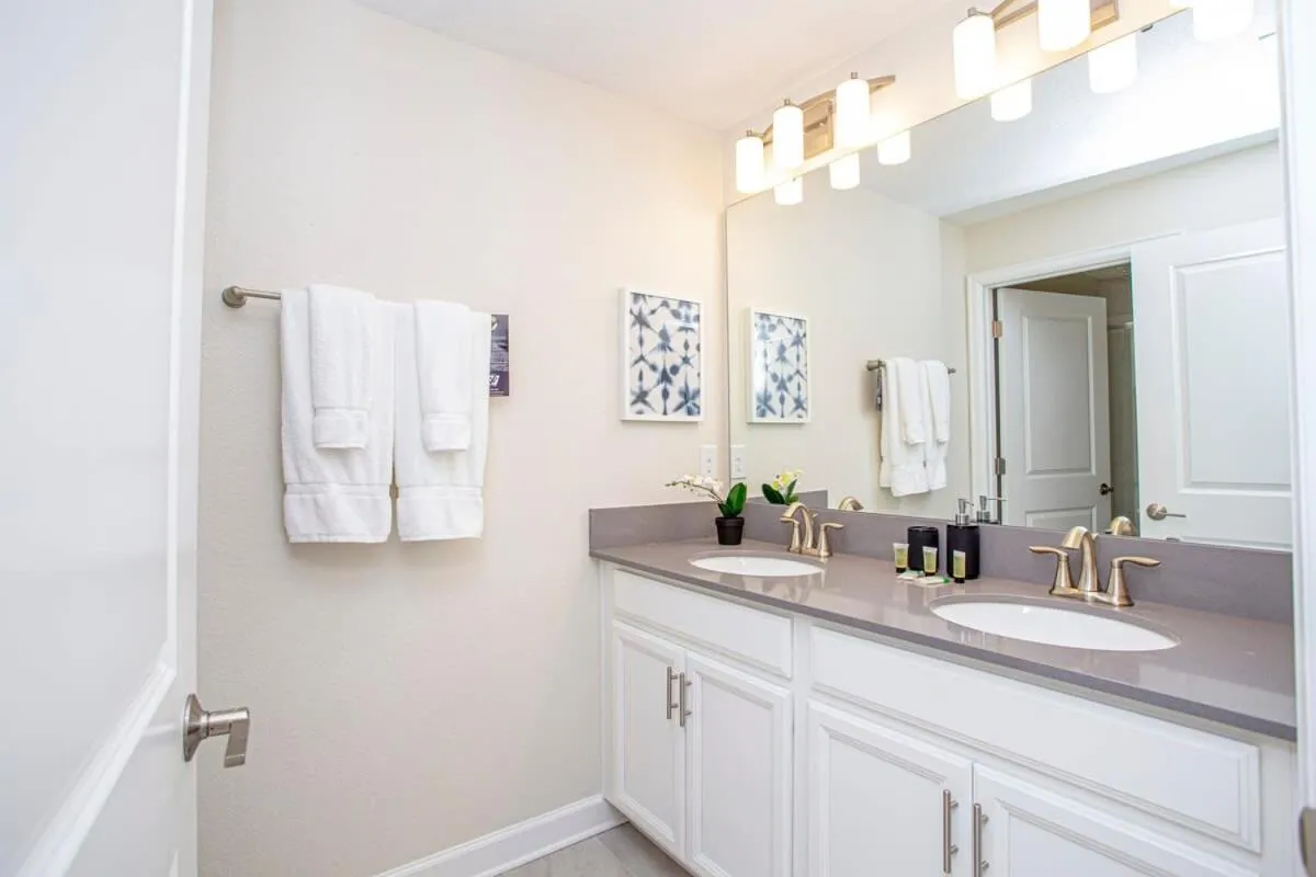 Gorgeous 4 Bedroom w/ Pool Close to Disney 4836