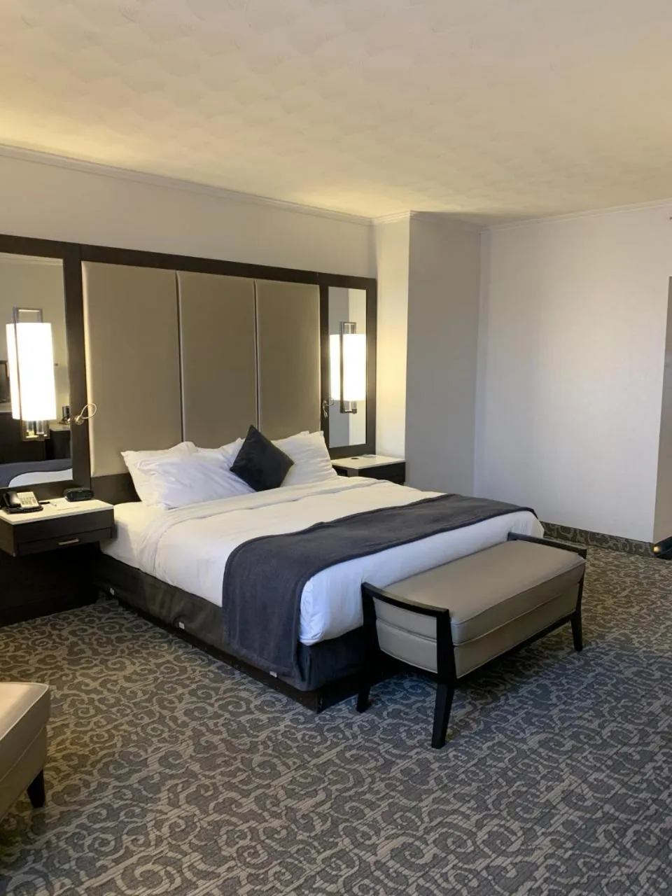 Bed in Radisson Lackawanna Station Hotel Scranton