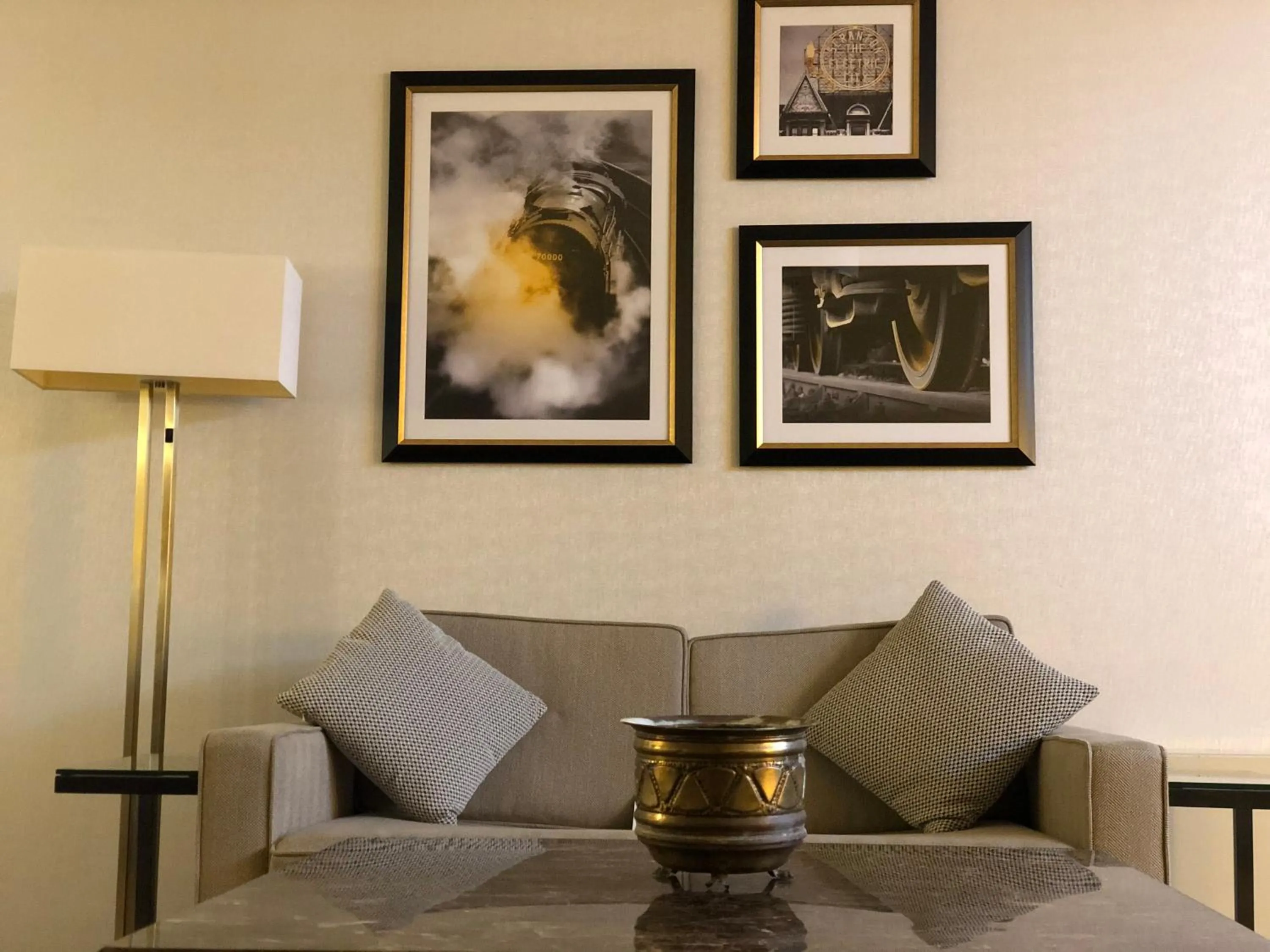 Seating area in Radisson Lackawanna Station Hotel Scranton