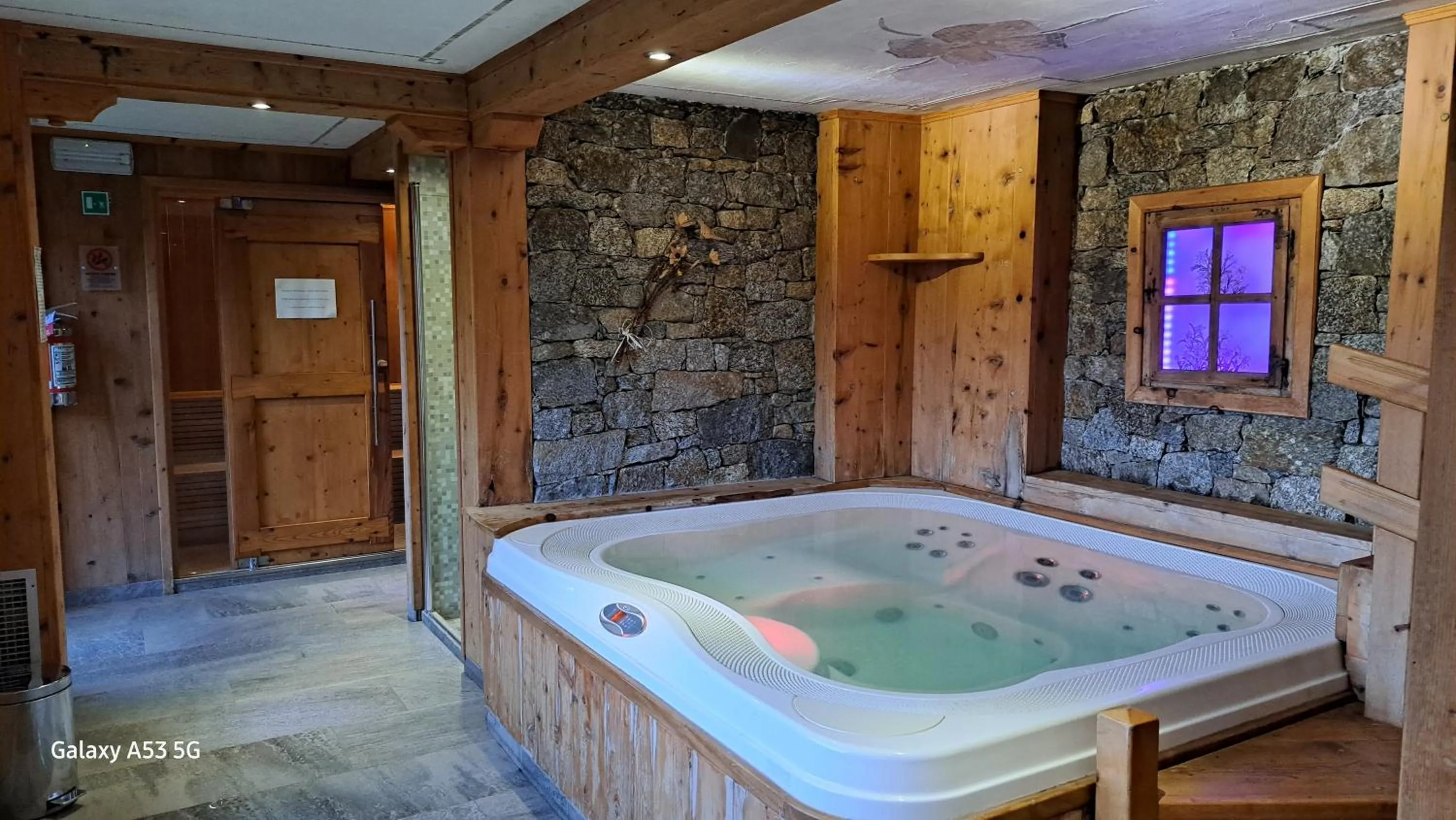 Hot Tub in Residence Mirage