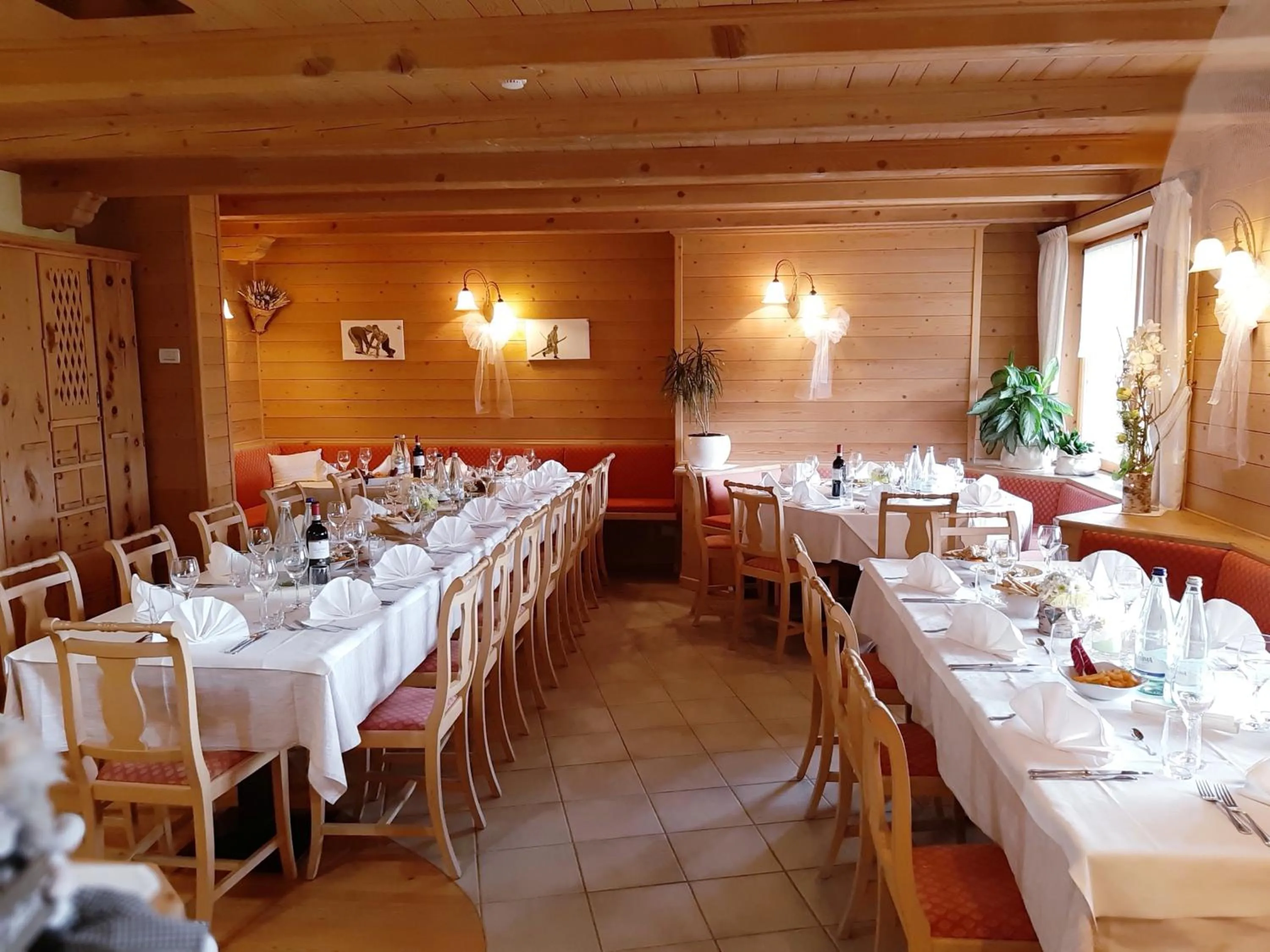 Restaurant/places to eat in Residence Mirage