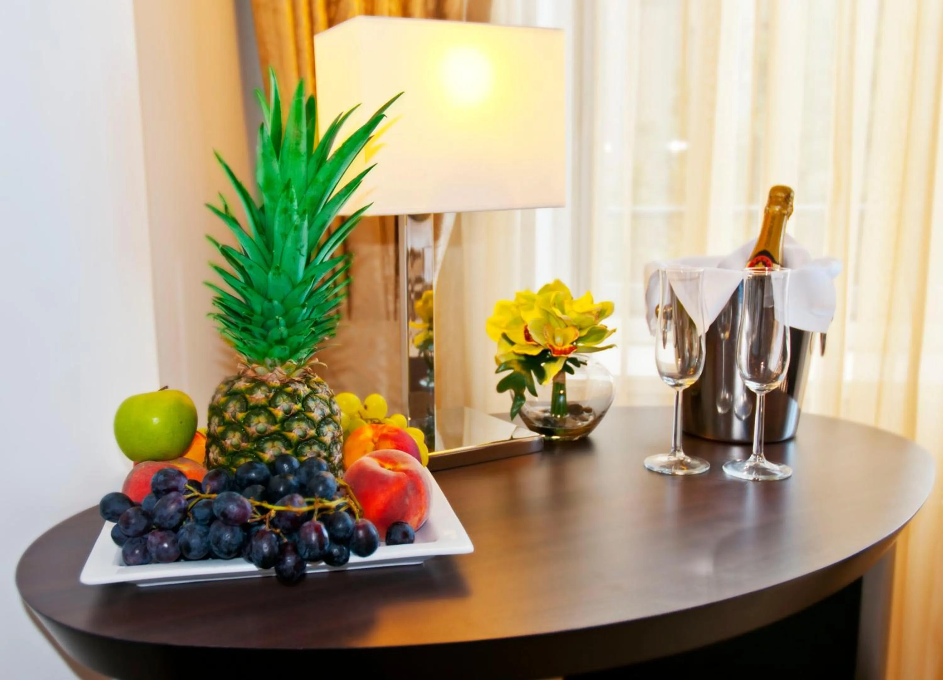 Food and drinks in Hotel Vier Jahreszeiten Berlin City