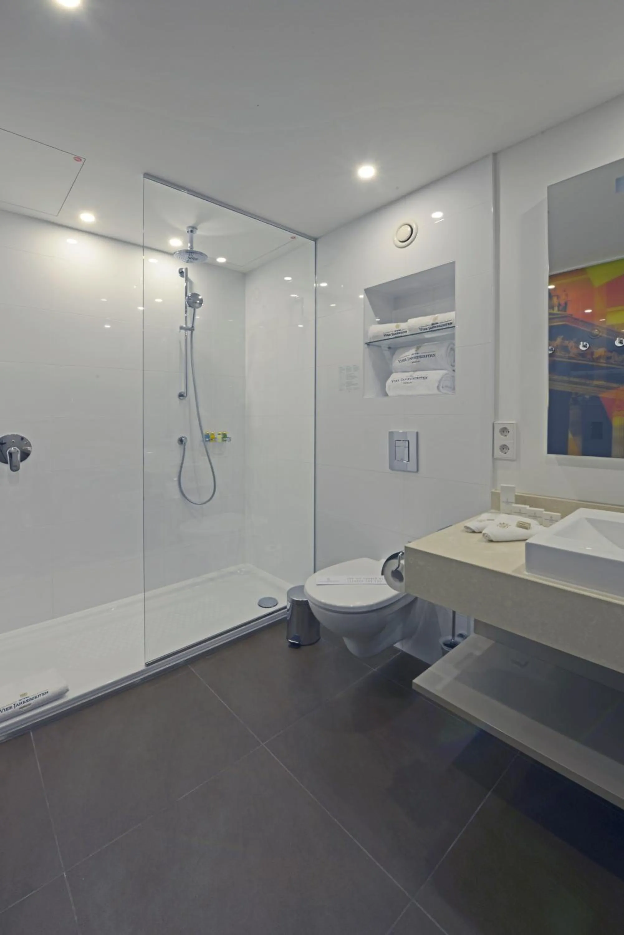 Bathroom in Hotel Vier Jahreszeiten Berlin City