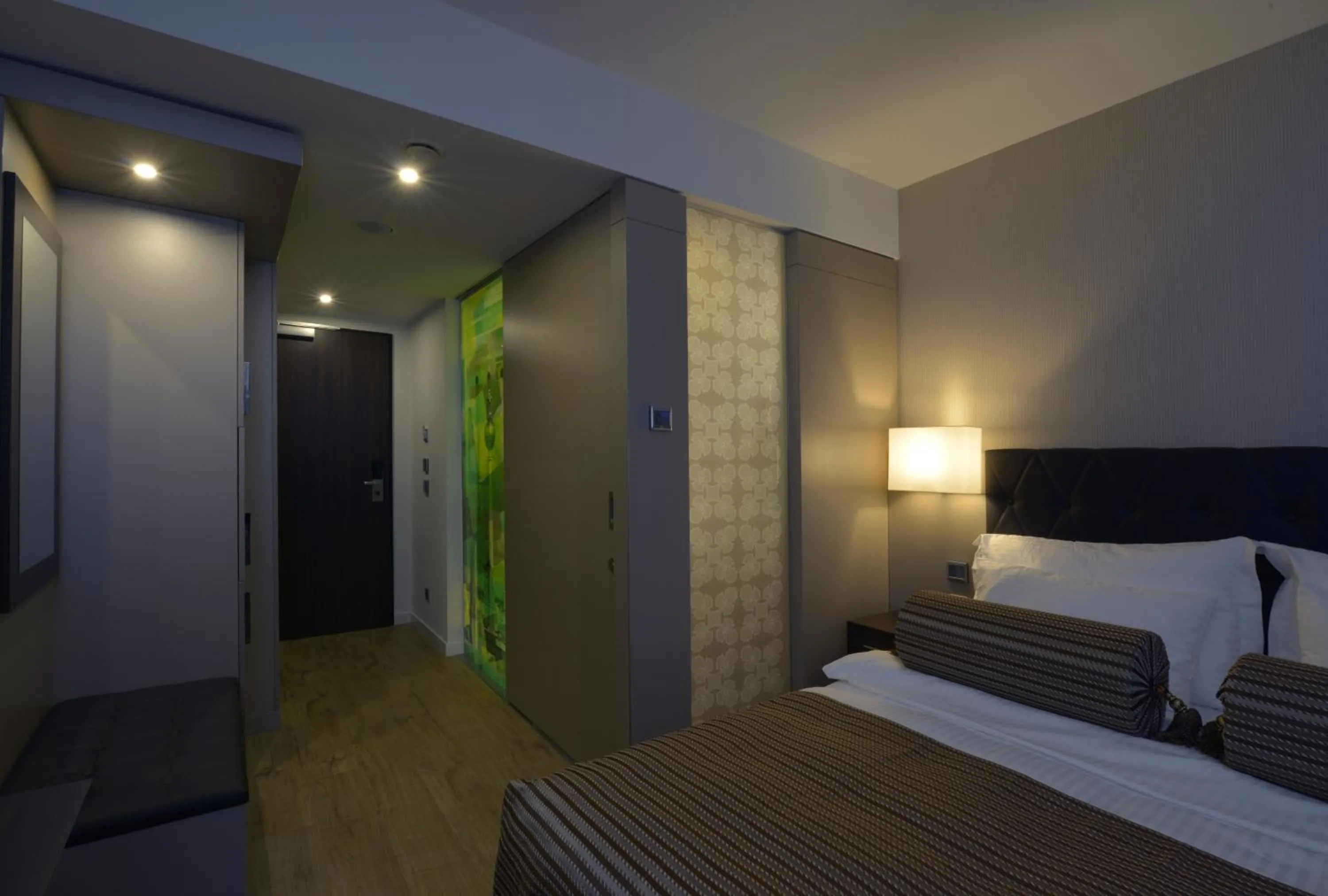 Bed in Hotel Vier Jahreszeiten Berlin City