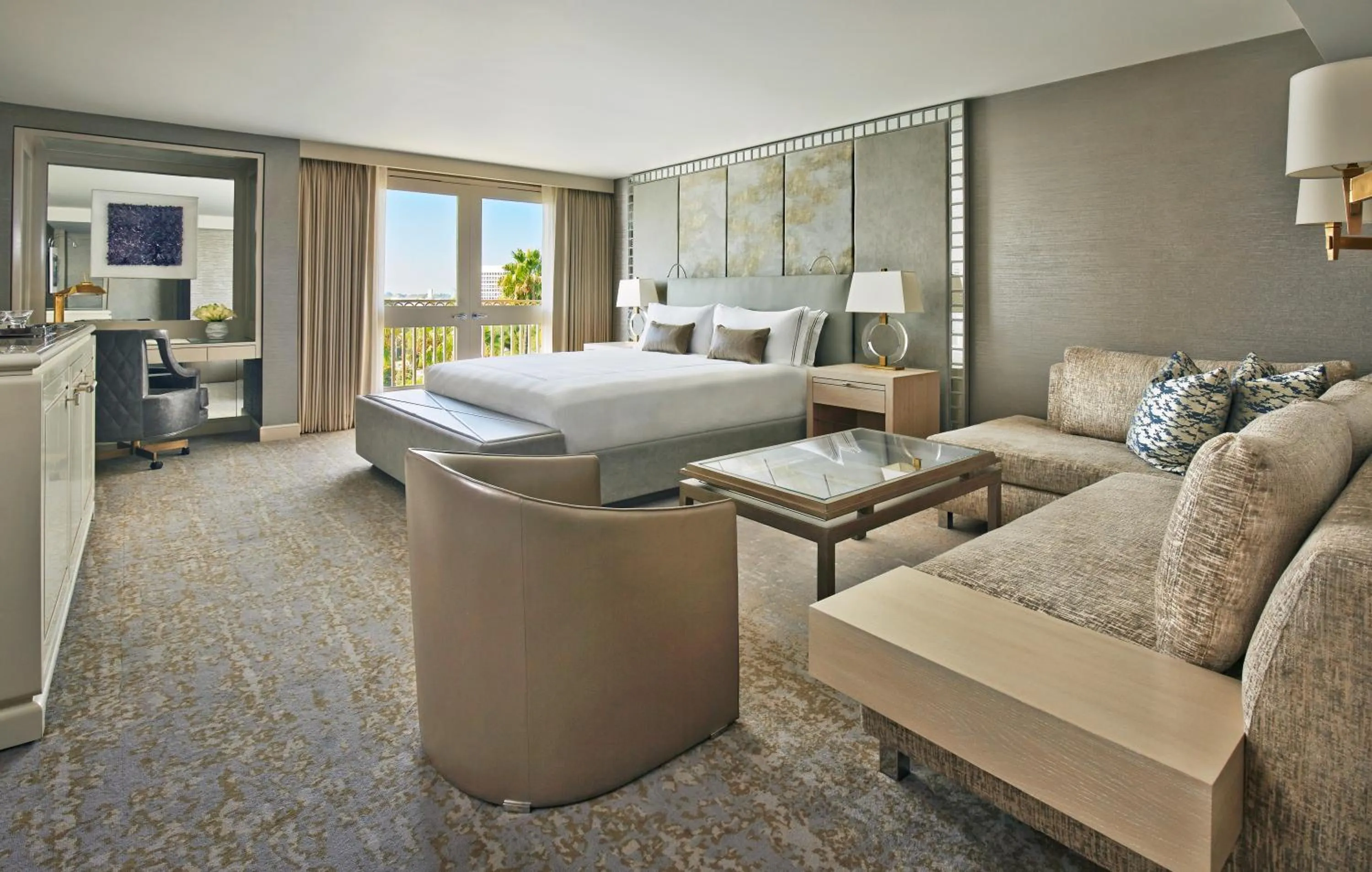 Bedroom, Bed in L'Ermitage Beverly Hills