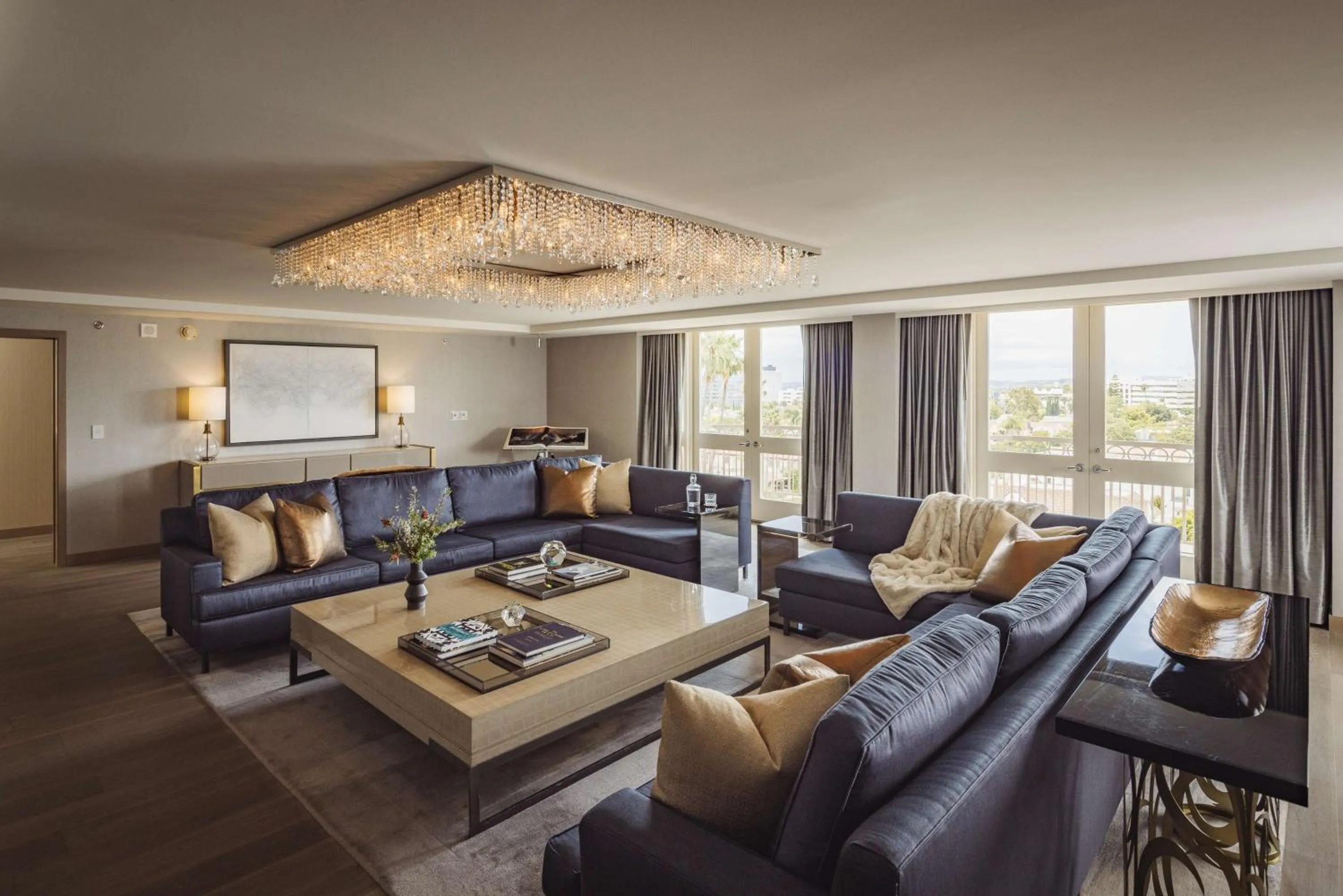 Photo of the whole room in L'Ermitage Beverly Hills