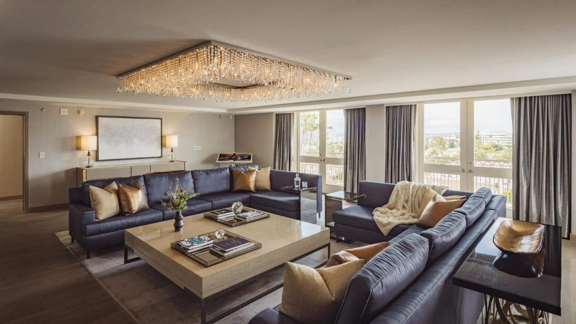 Living room in L'Ermitage Beverly Hills