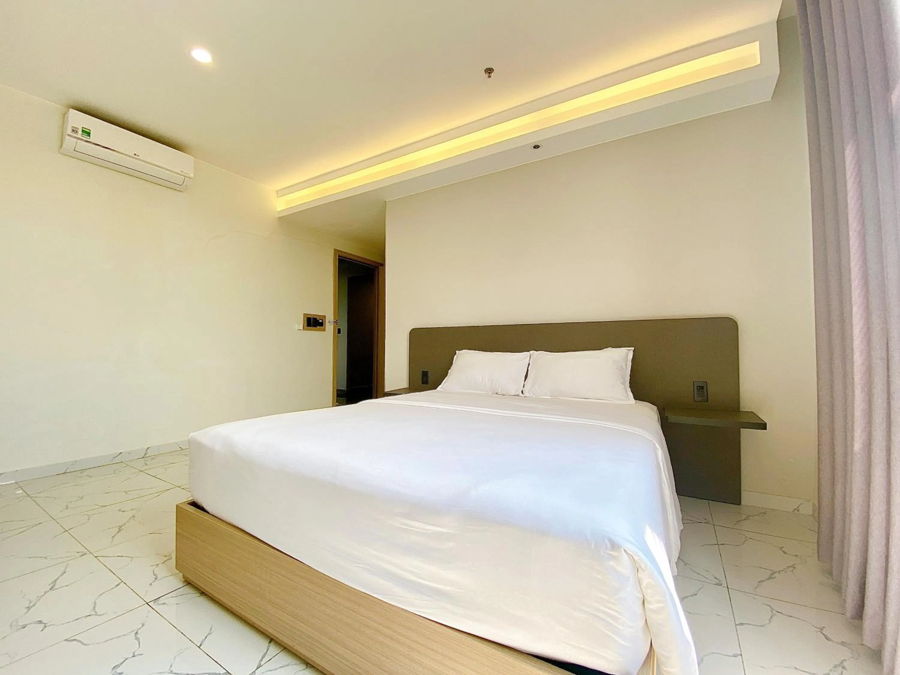 Bedroom, Bed in The Luxe Hotel Châu Đốc