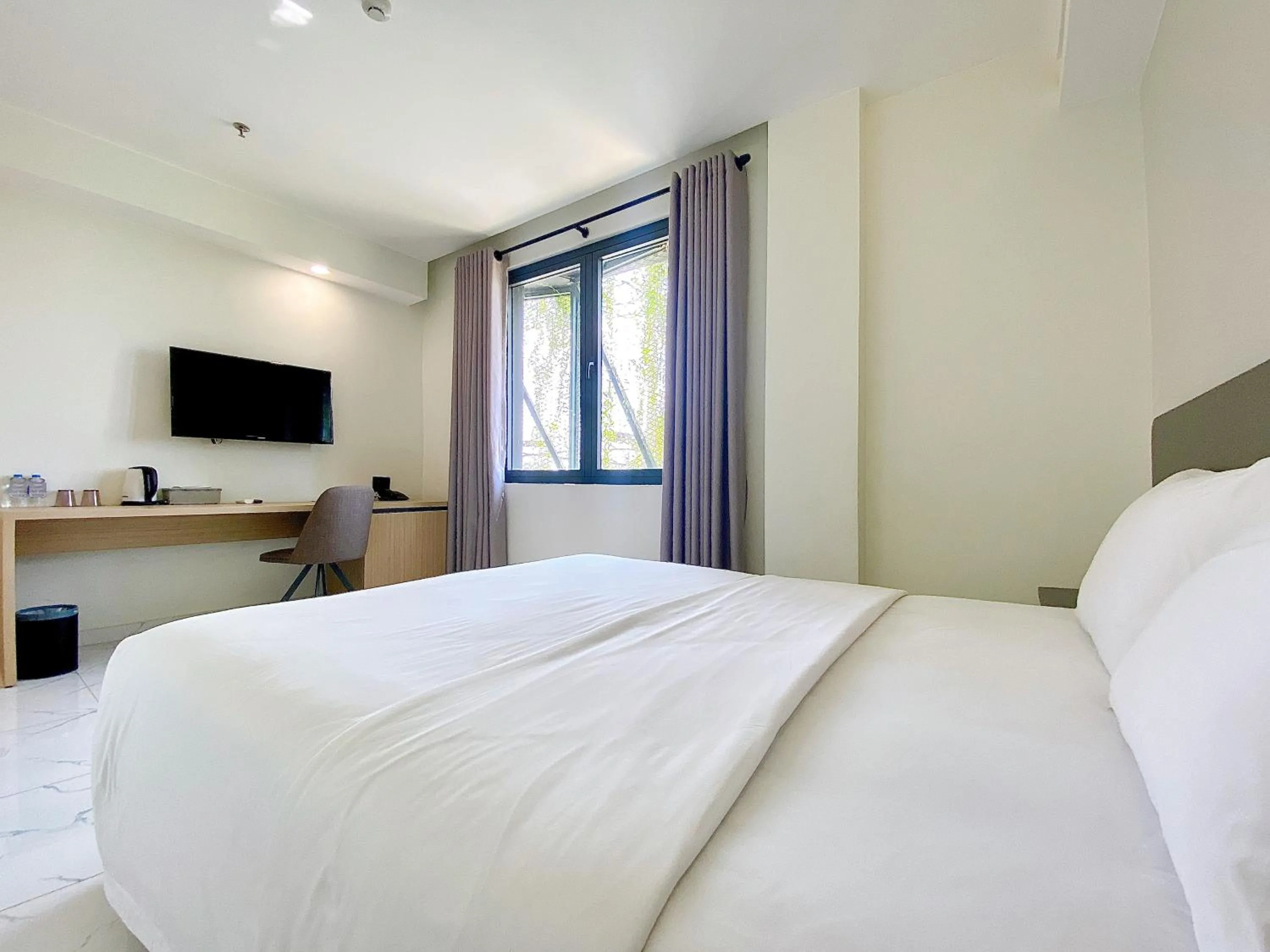 Bedroom, Bed in The Luxe Hotel Châu Đốc