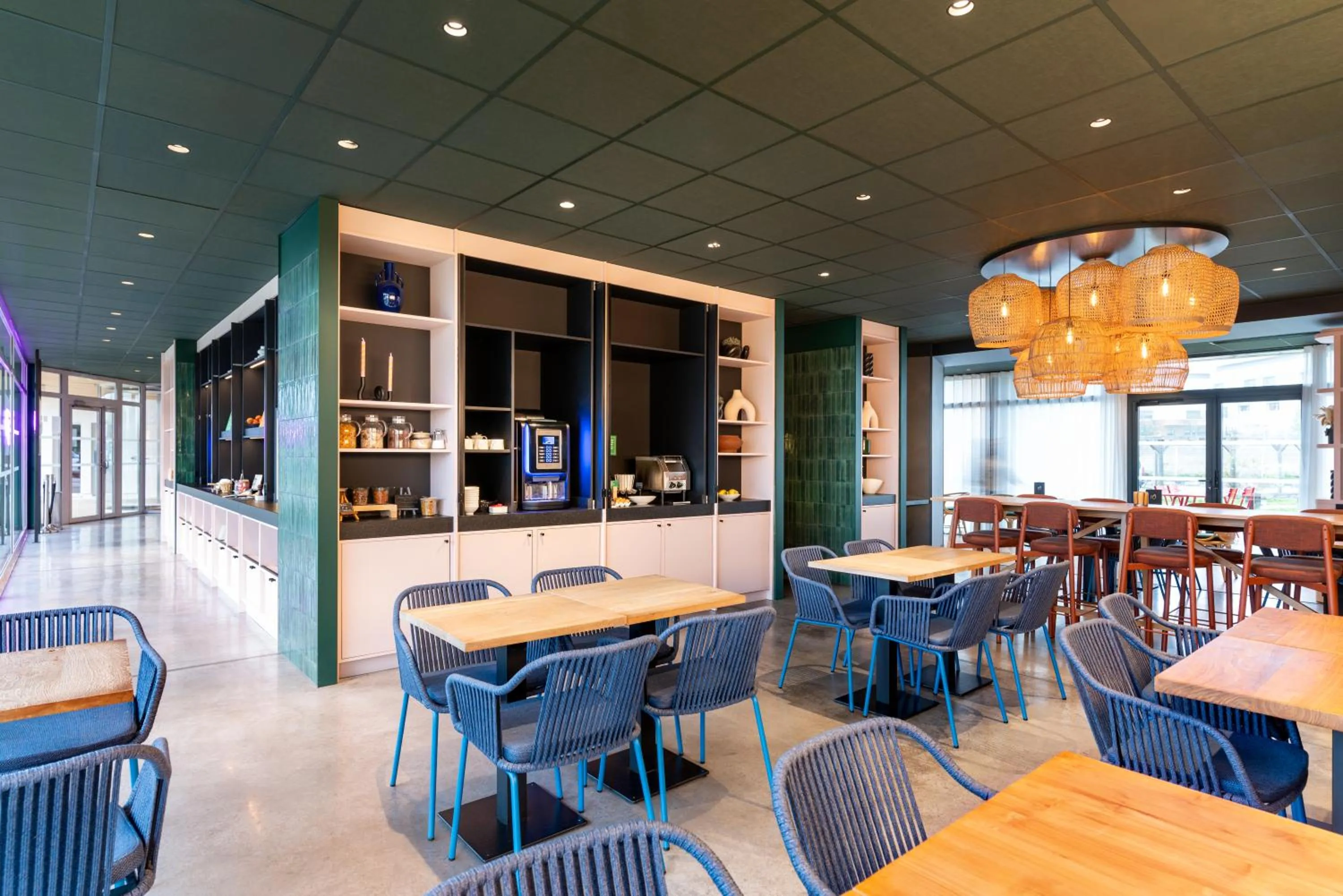 Lounge or bar in Ibis Styles Dijon Nord Valmy