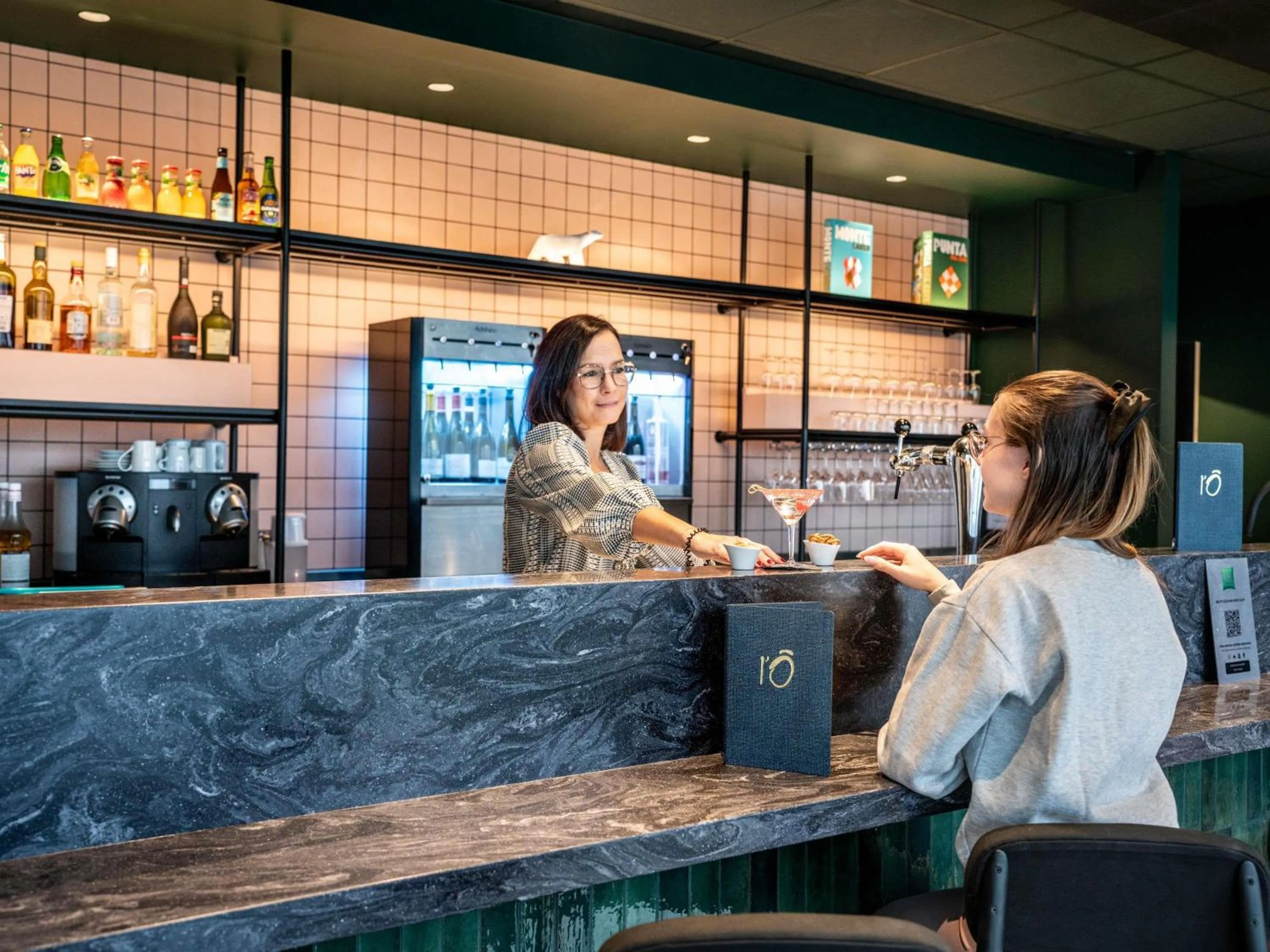 Lounge or bar in Ibis Styles Dijon Nord Valmy