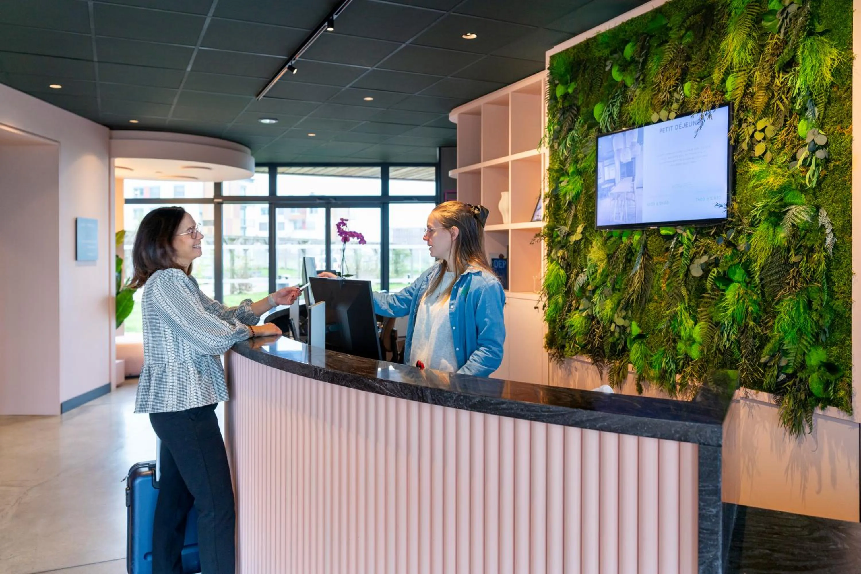 Lobby or reception in Ibis Styles Dijon Nord Valmy