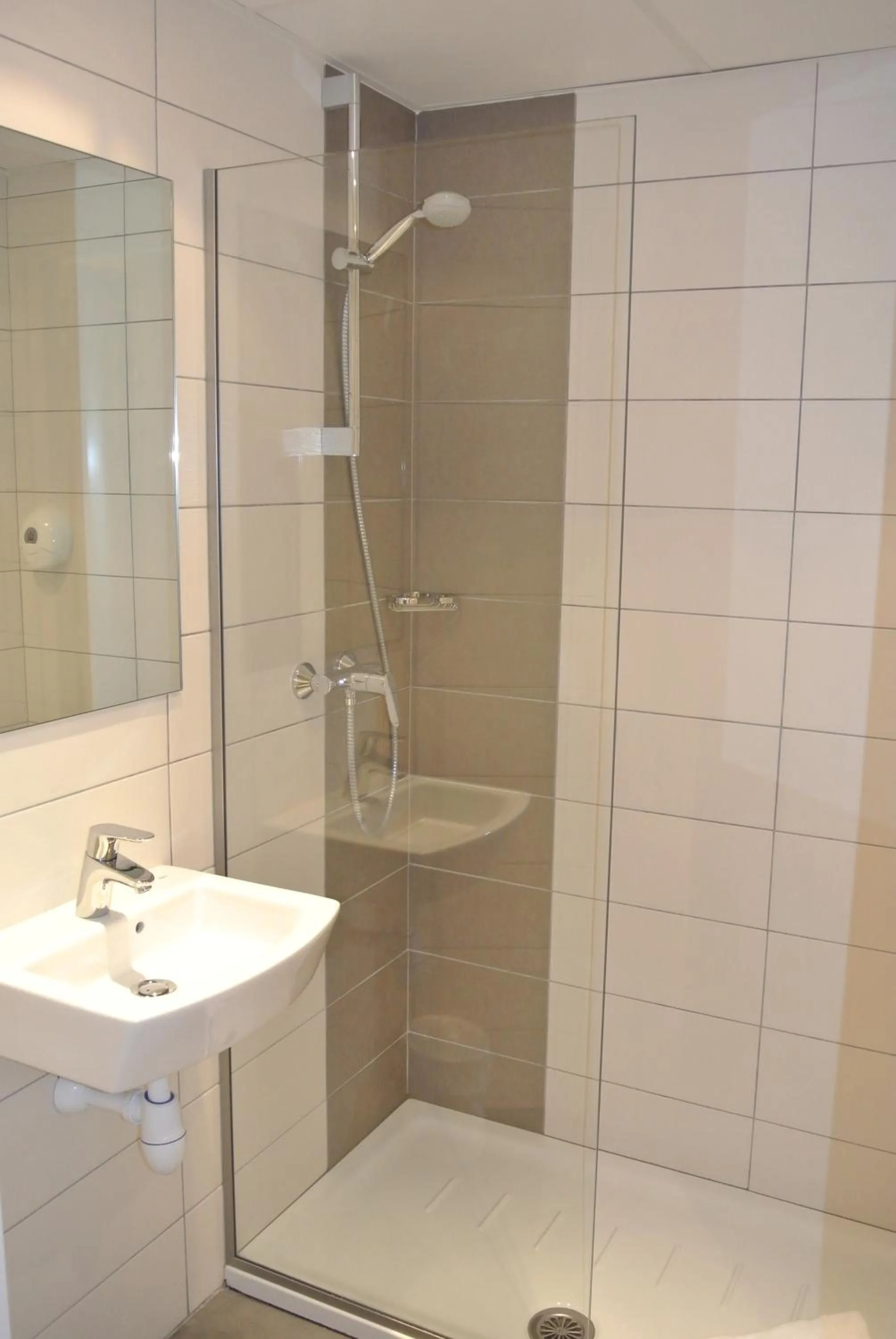 Bathroom in The Originals Access,Tendance Hôtel, Saint-Etienne