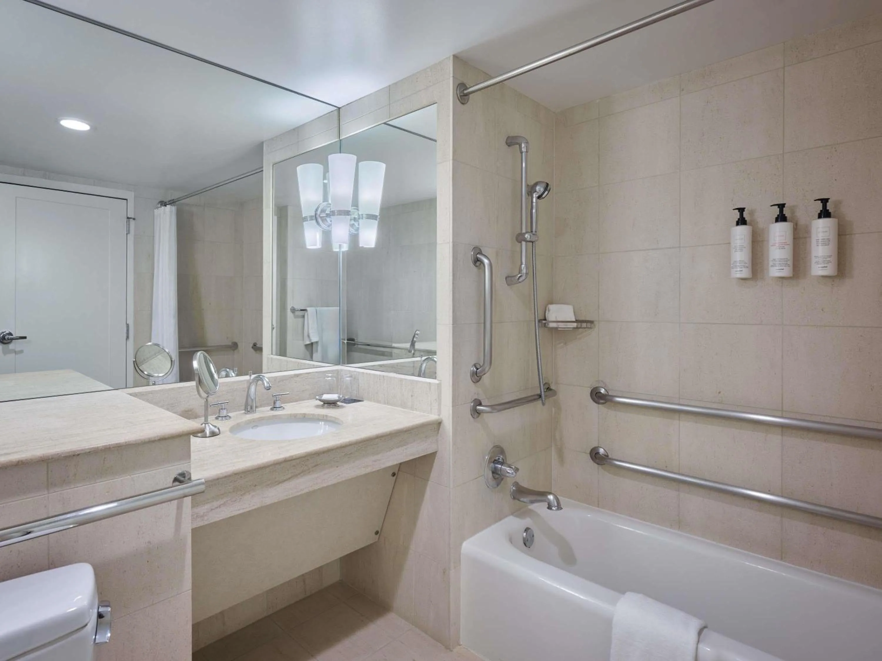 Bedroom in Swissotel Chicago