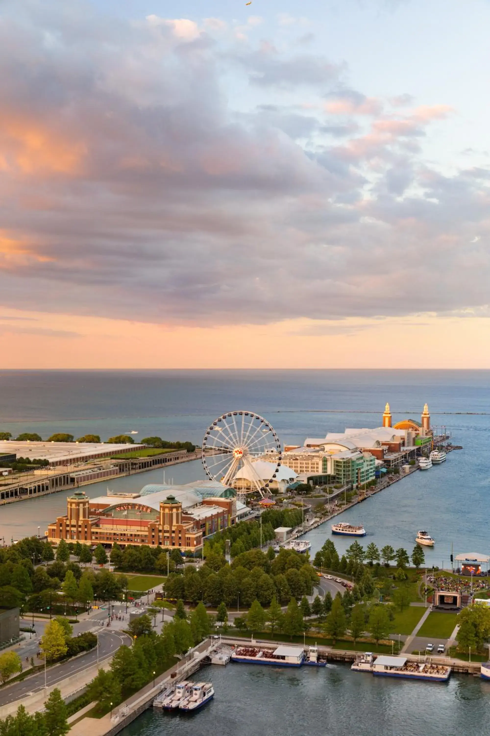 Pinnacle Lakeview 1 King - Higher Floor in Swissotel Chicago Pinnacle Lakeview 1 King - Higher Floor in Swissotel Chicago