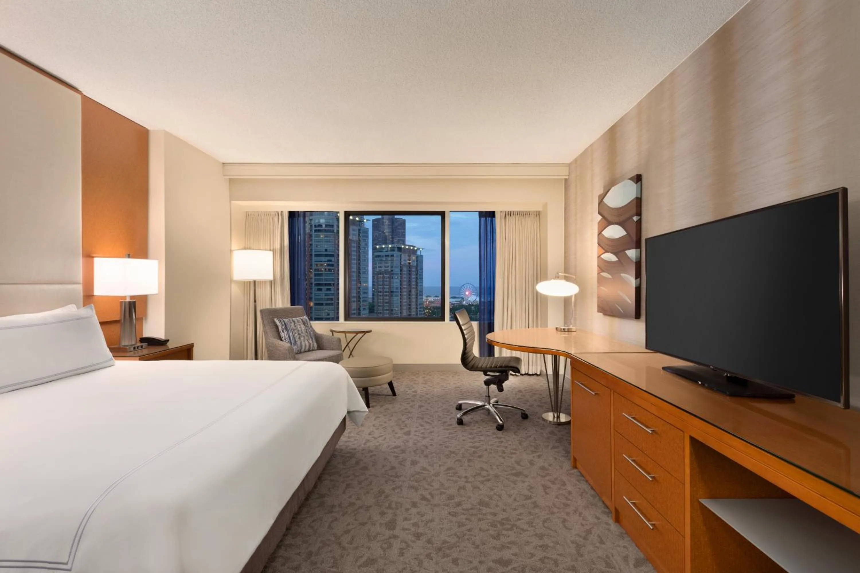 Bedroom, Bed in Swissotel Chicago