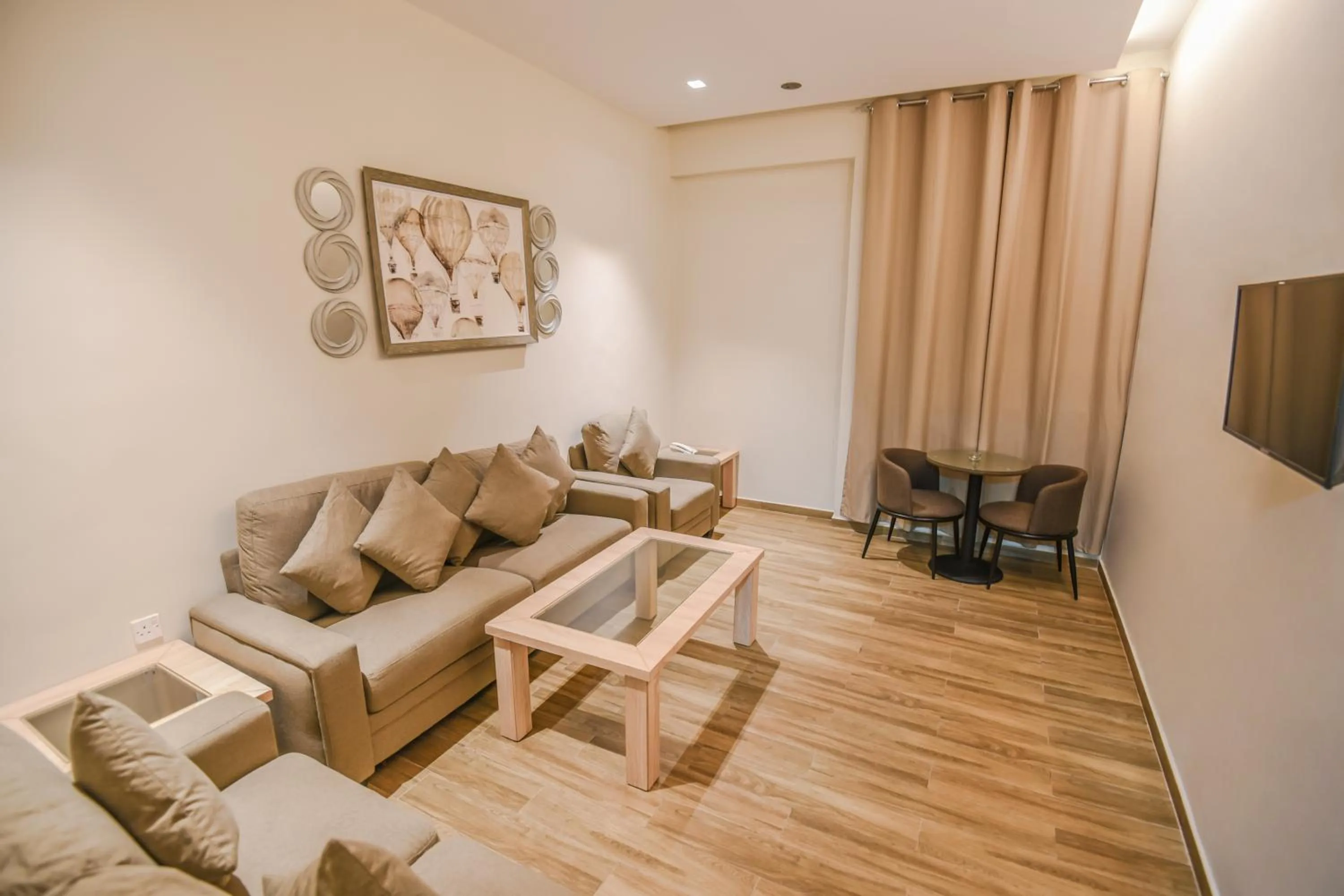 Living room in Grand Flora Hotel