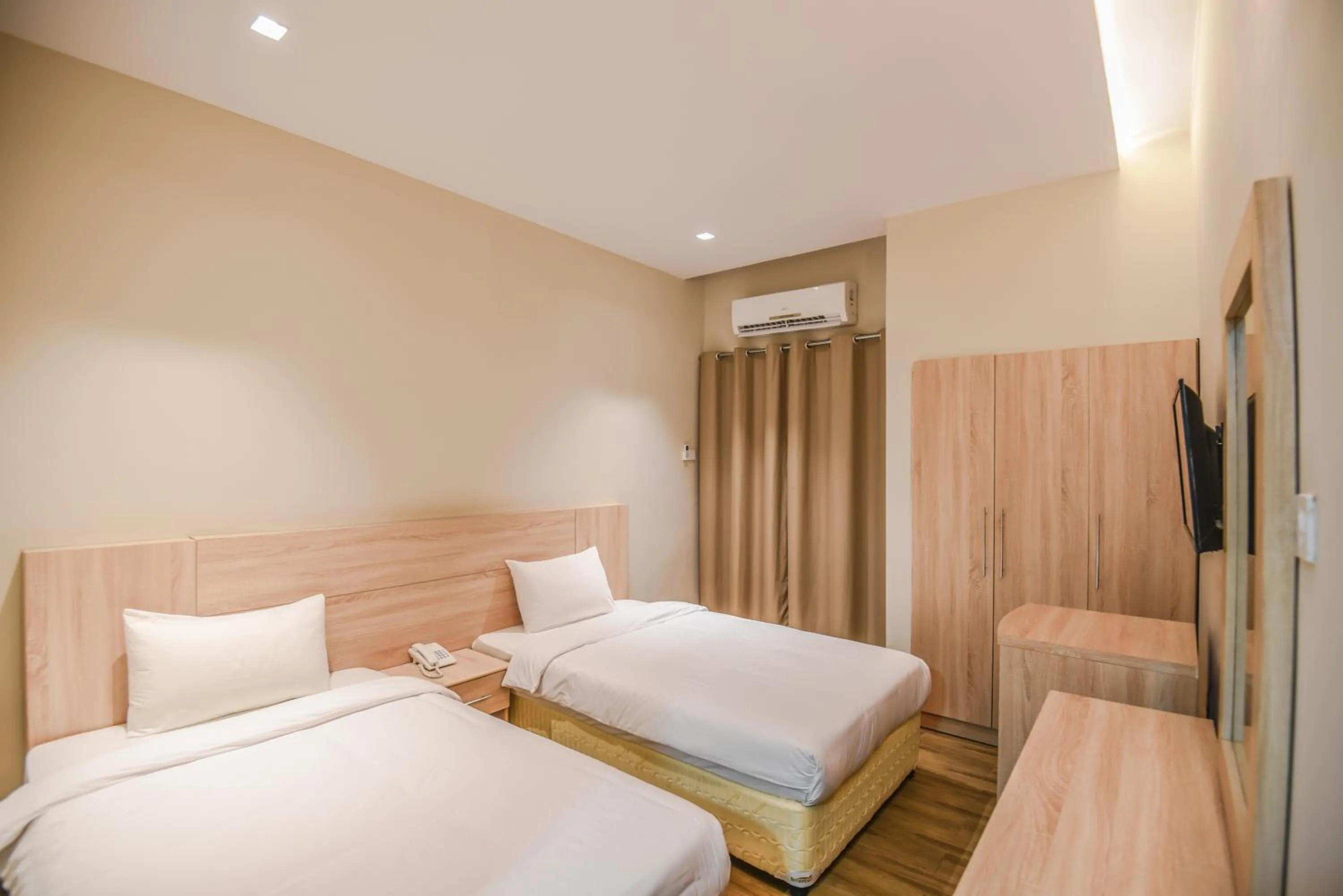 Photo of the whole room, Bed in Grand Flora Hotel