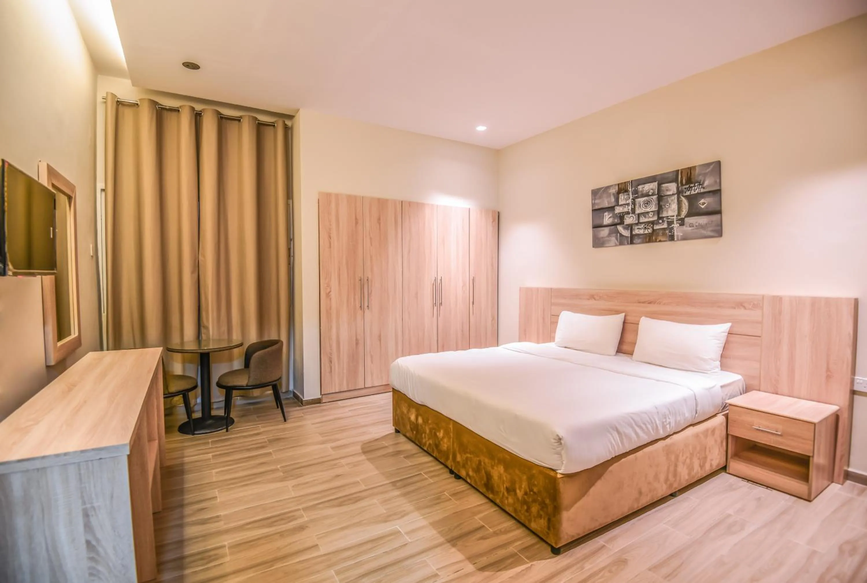 Bedroom, Bed in Grand Flora Hotel