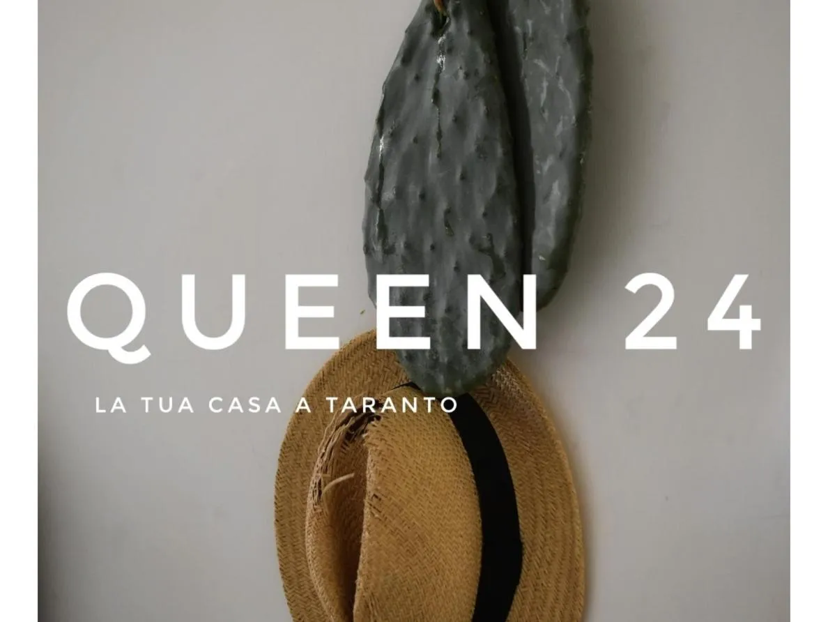 Decorative detail in queen 24