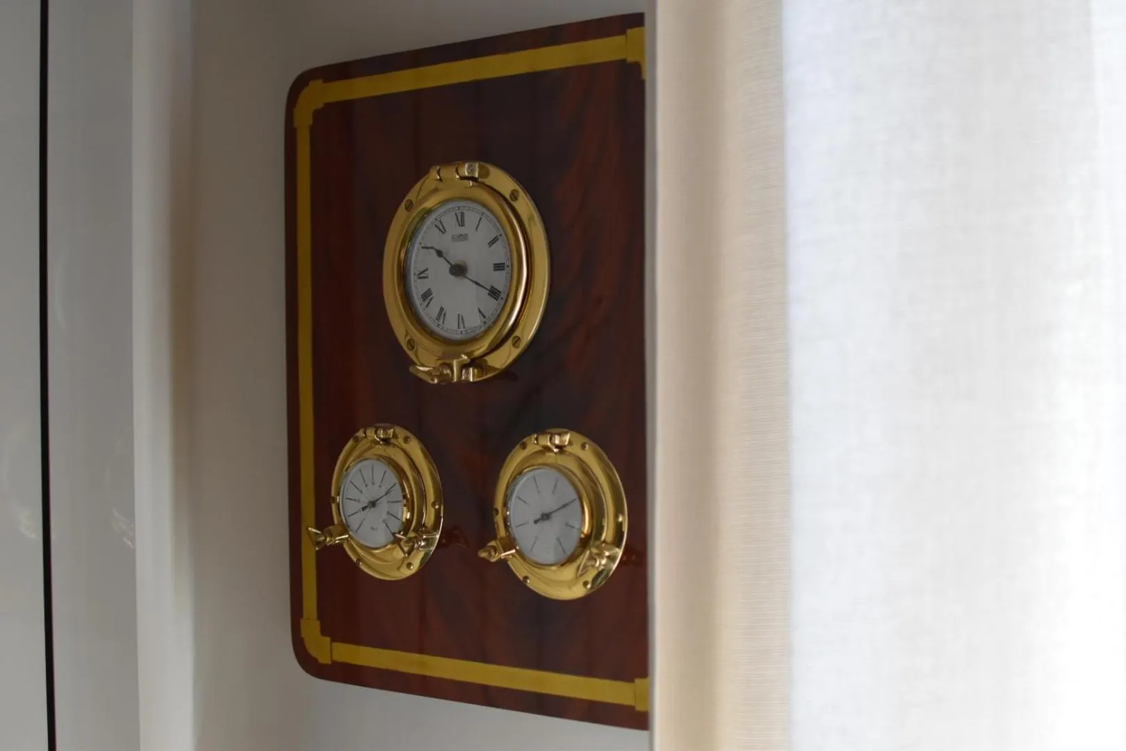 Decorative detail in queen 24