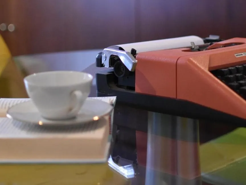 Seating area in queen 24