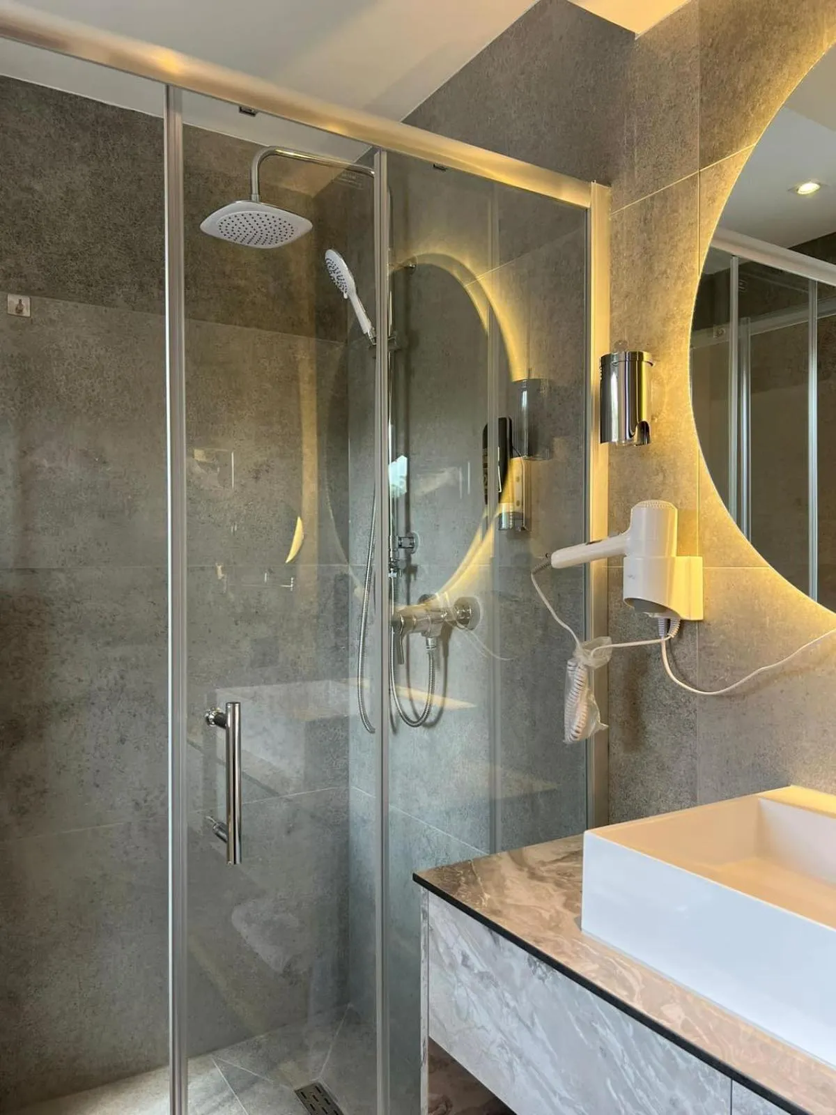 Shower in Hotel Harmshof Bispingen