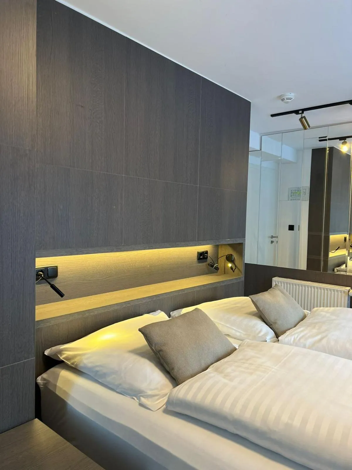 Balcony/Terrace, Bed in Hotel Harmshof Bispingen