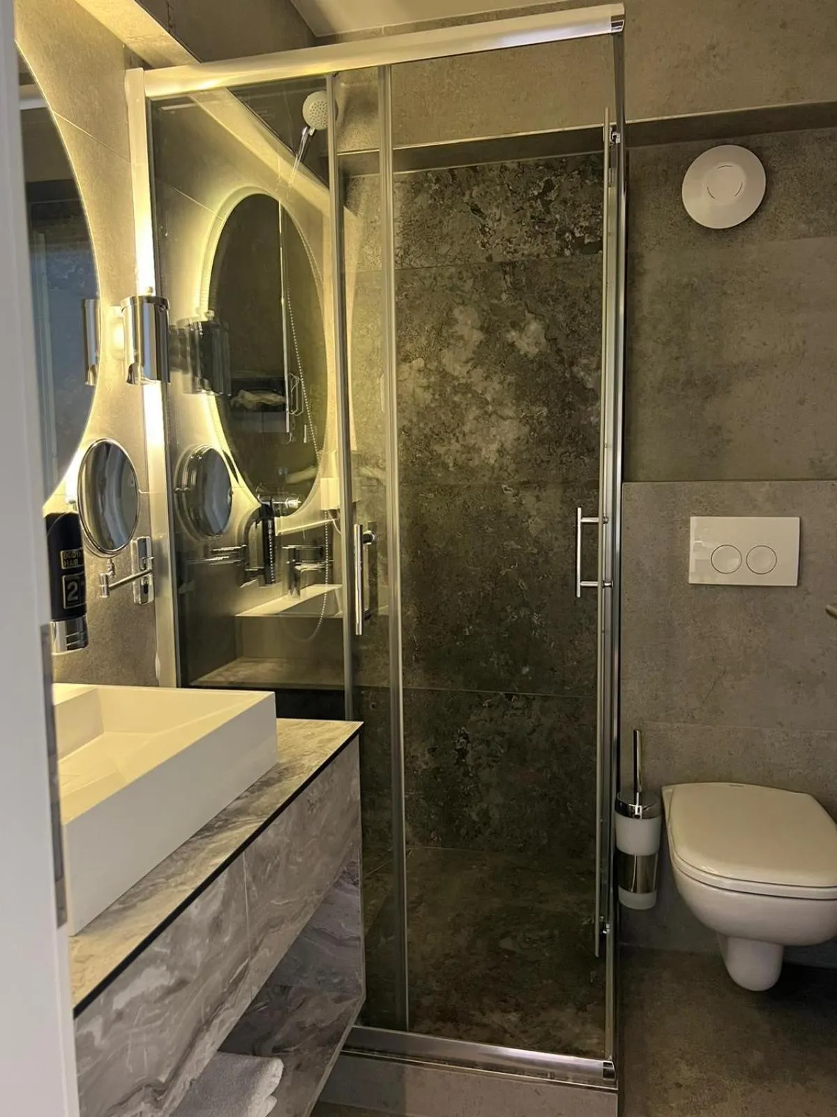 Bathroom in Hotel Harmshof Bispingen