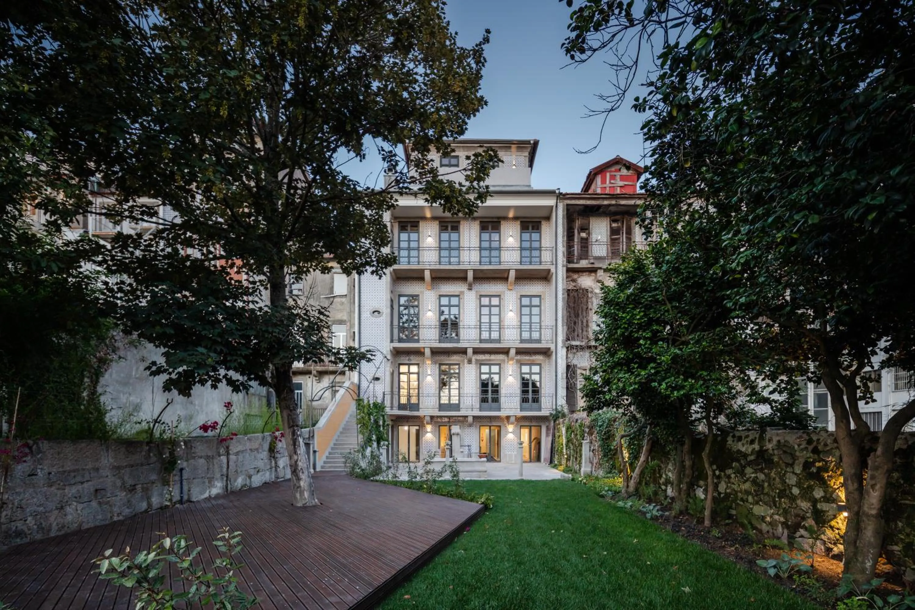 Property building in Menina Colina Guesthouse