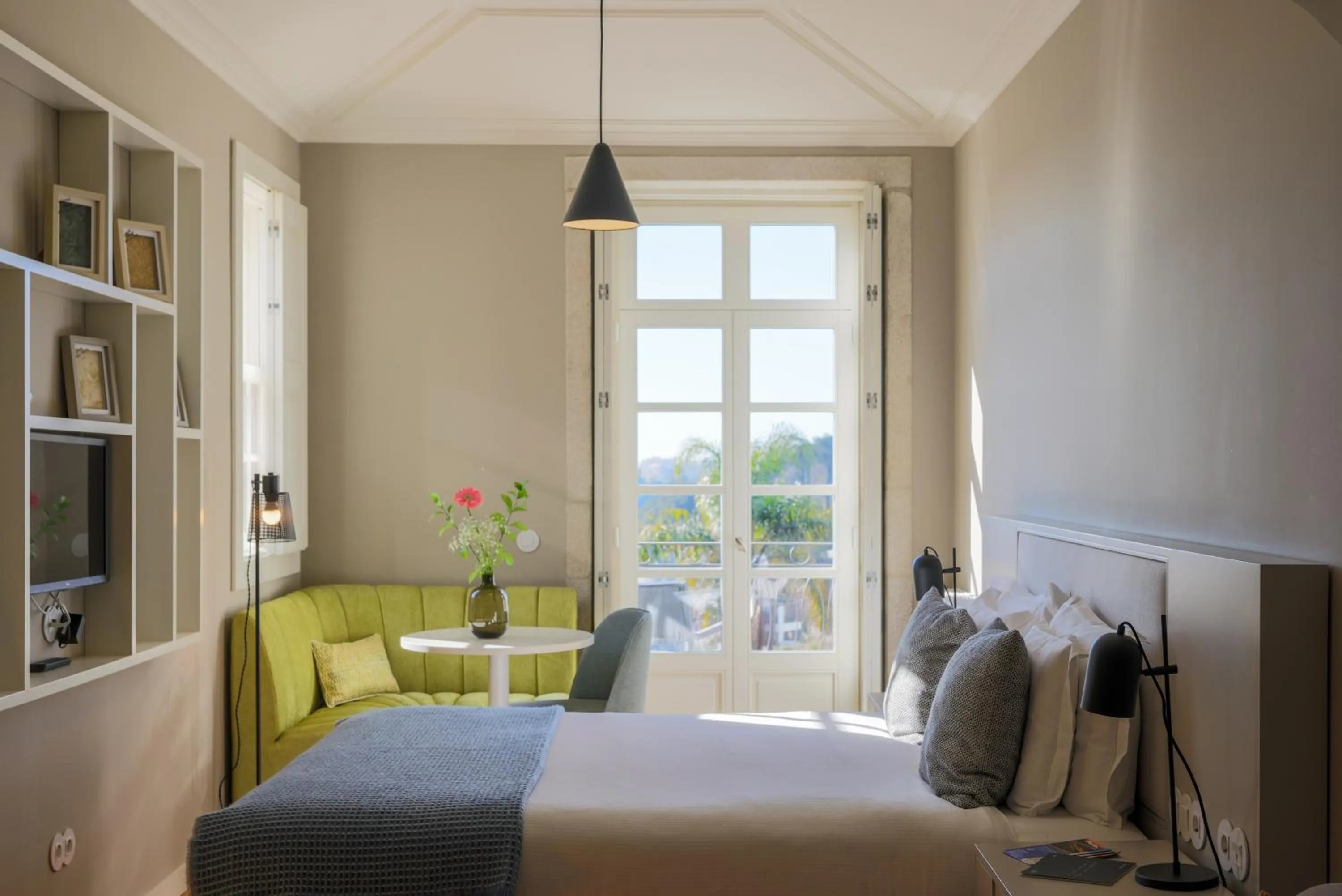 Bed in Menina Colina Guesthouse