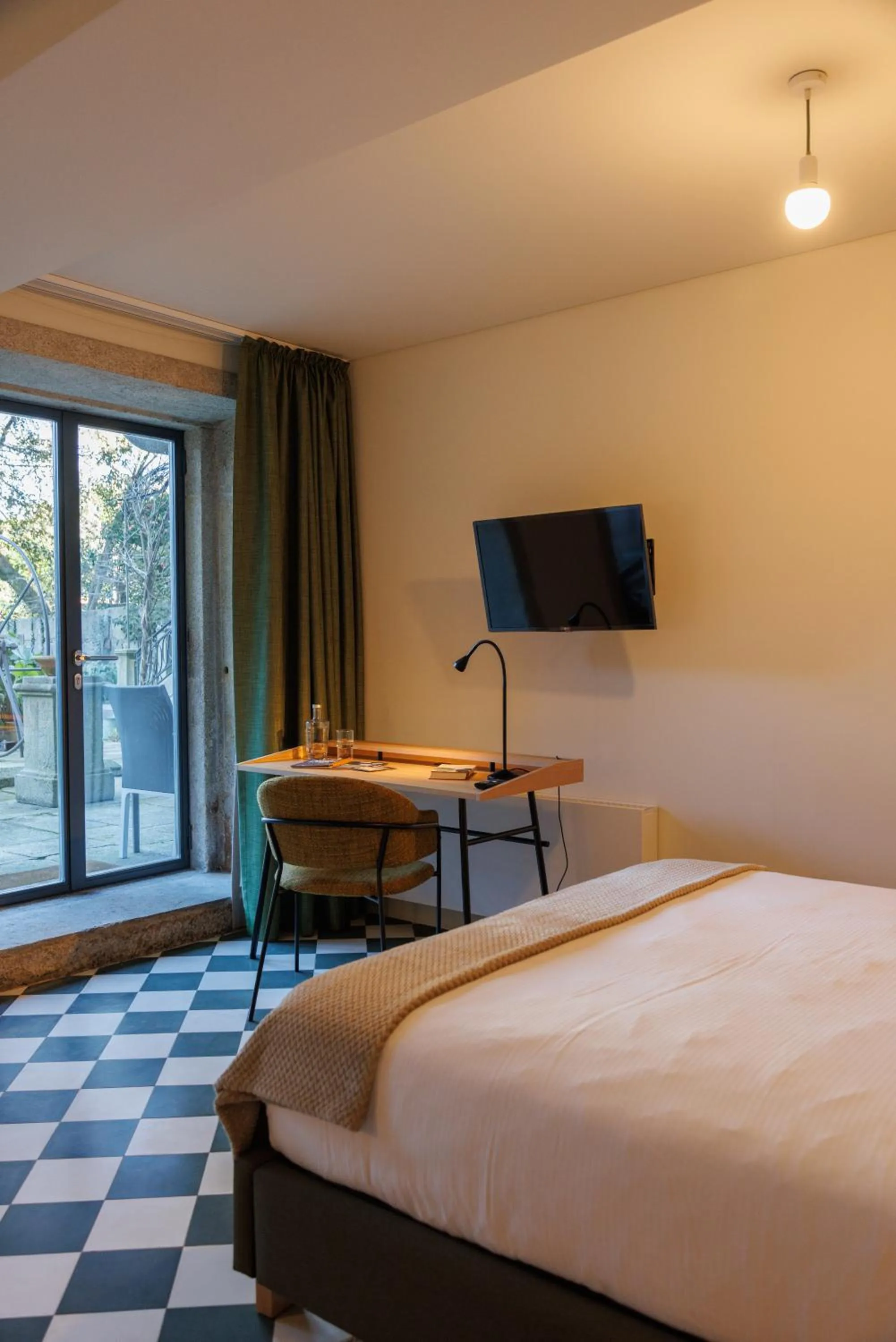 Bed in Menina Colina Guesthouse