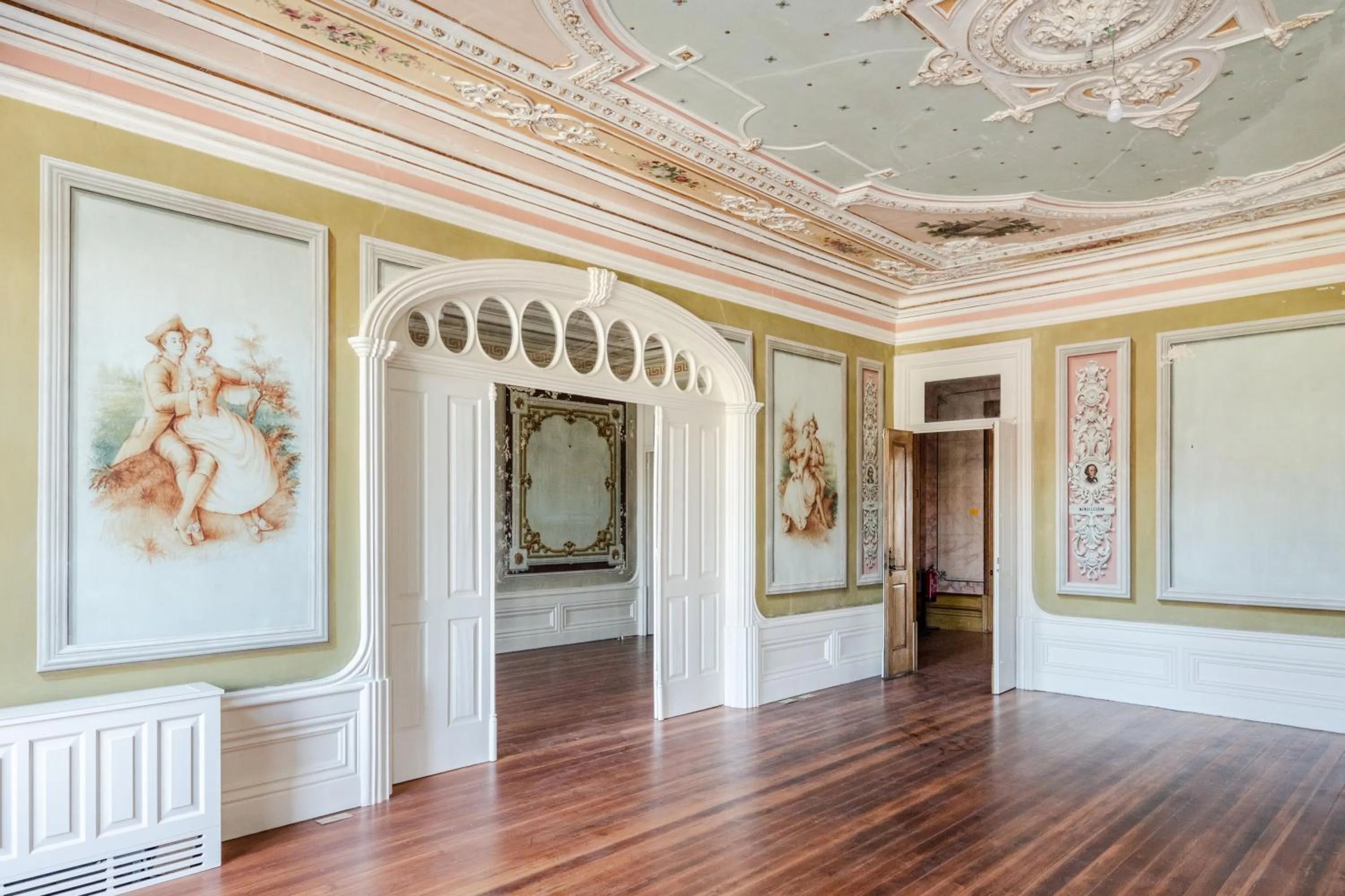 Property building in Menina Colina Guesthouse