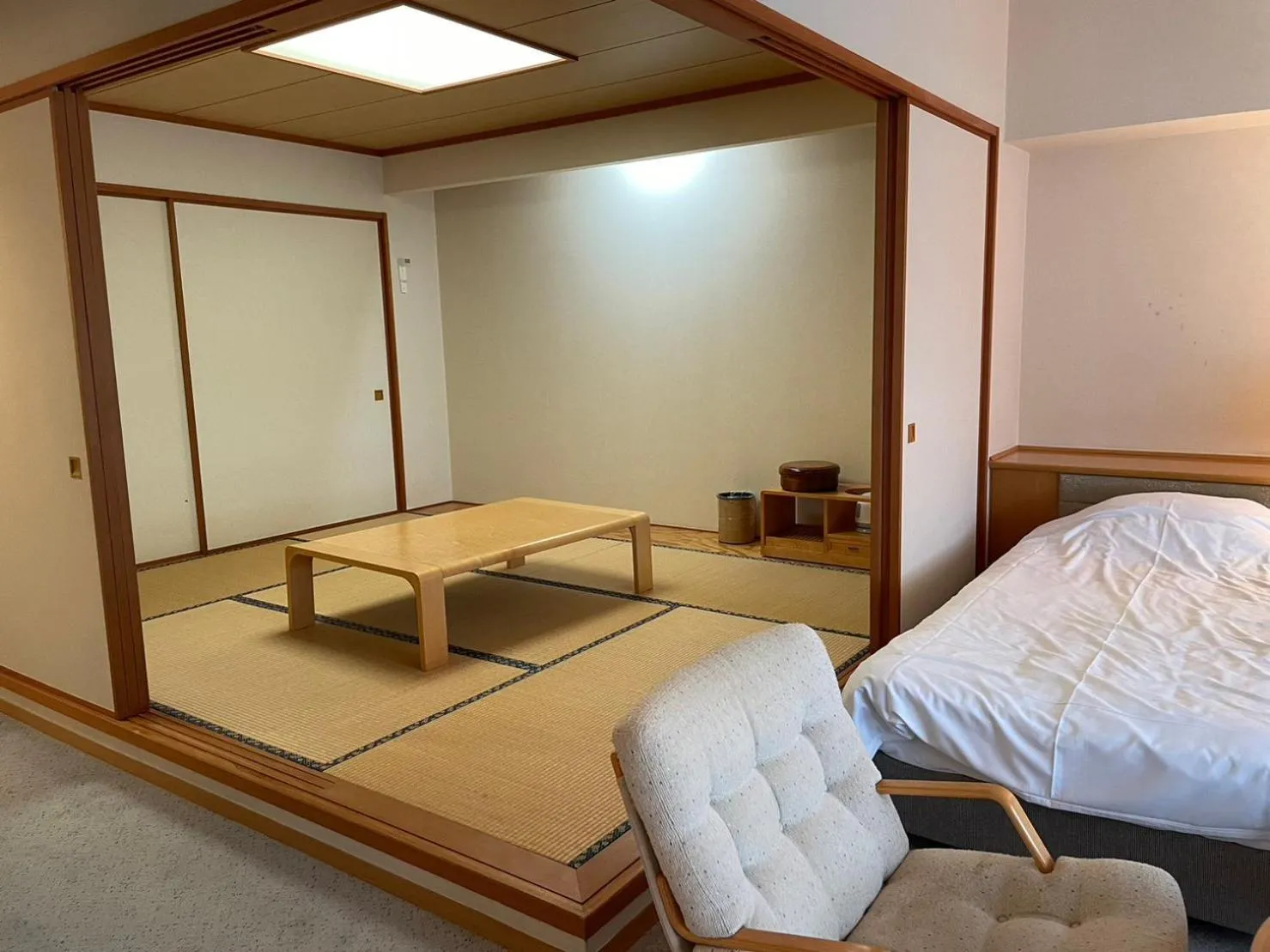 Bed in Lake Side Nikko Hotel