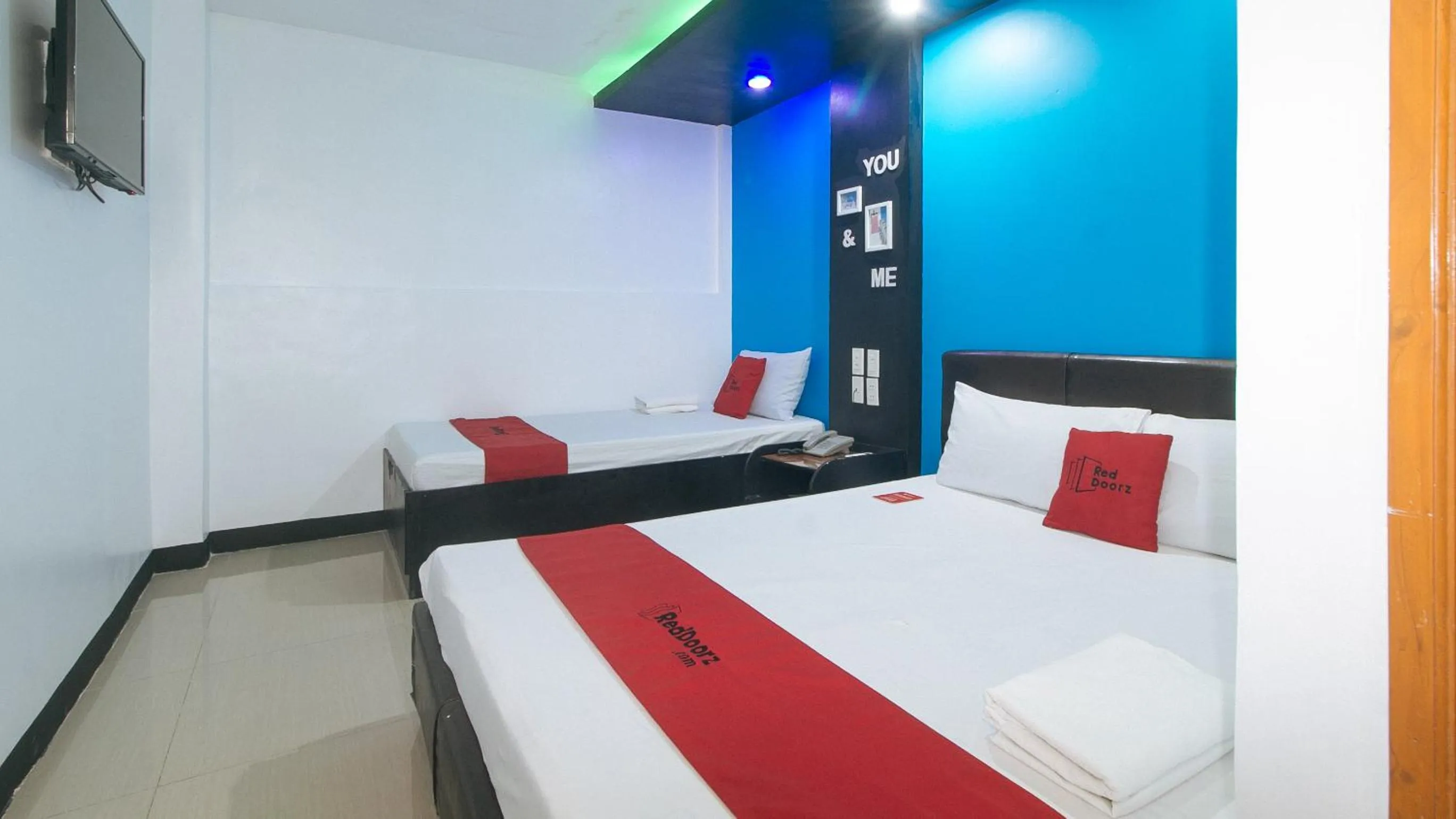 Photo of the whole room, Bed in RedDoorz at Ranchotel Bayanan Alabang