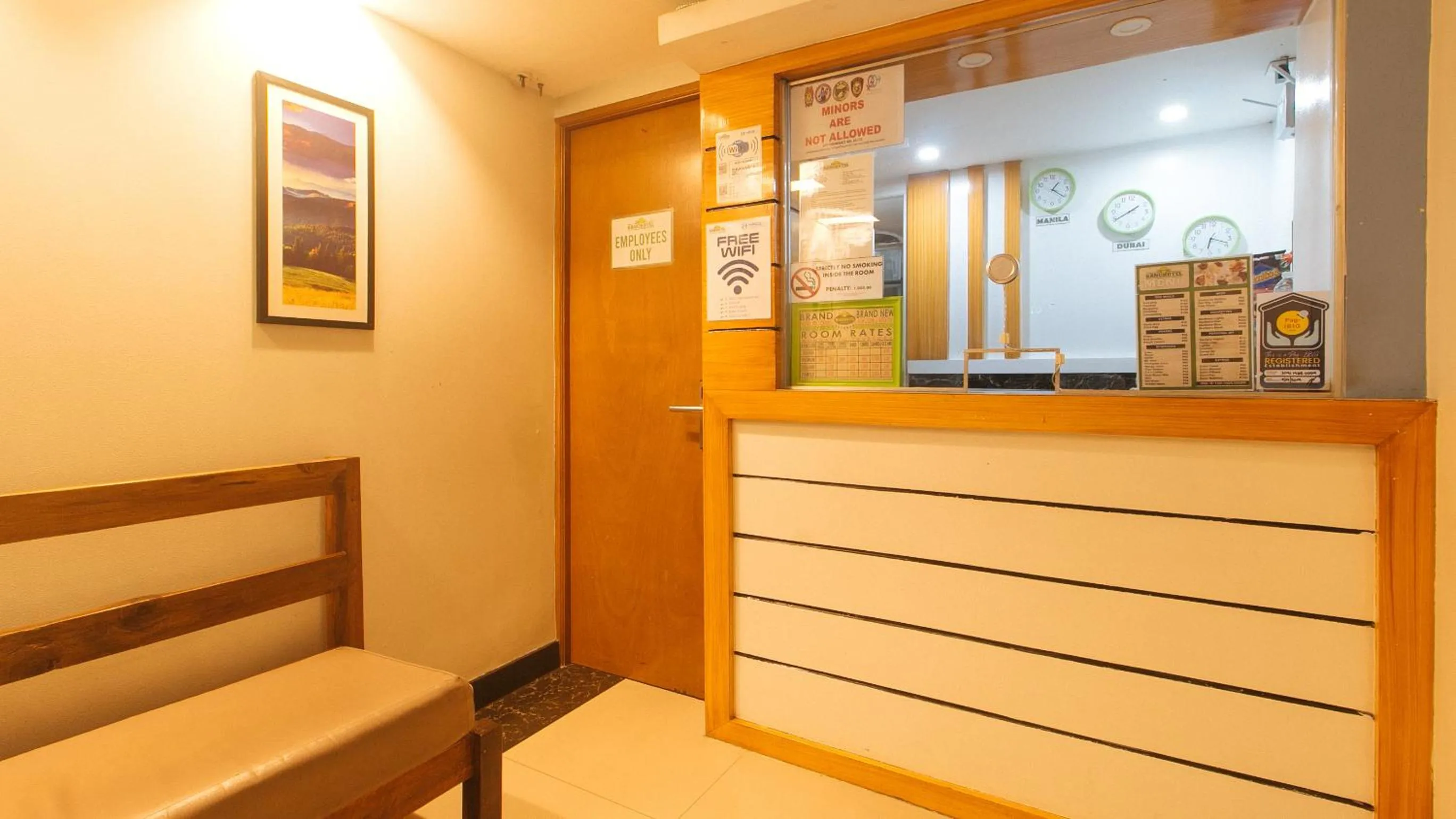 Seating area in RedDoorz at Ranchotel Bayanan Alabang