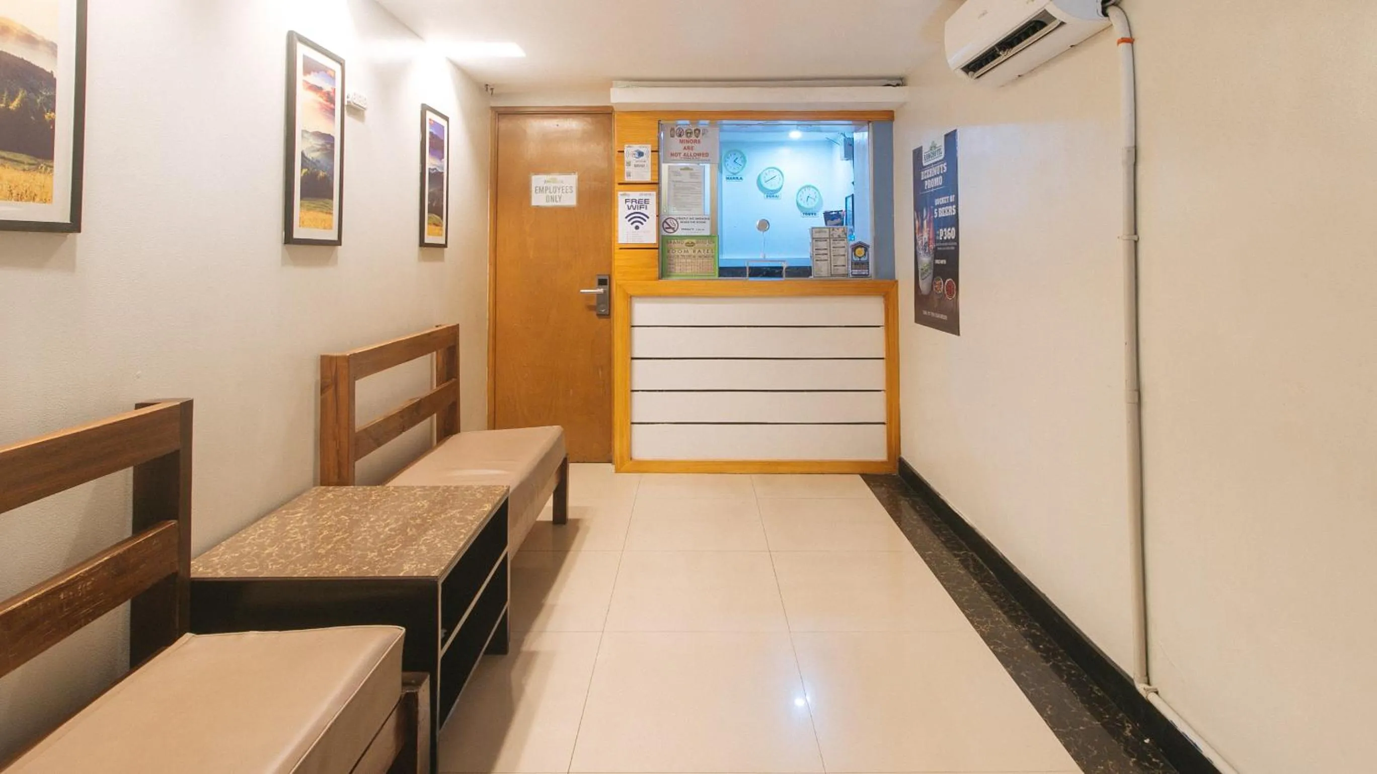 Seating area in RedDoorz at Ranchotel Bayanan Alabang