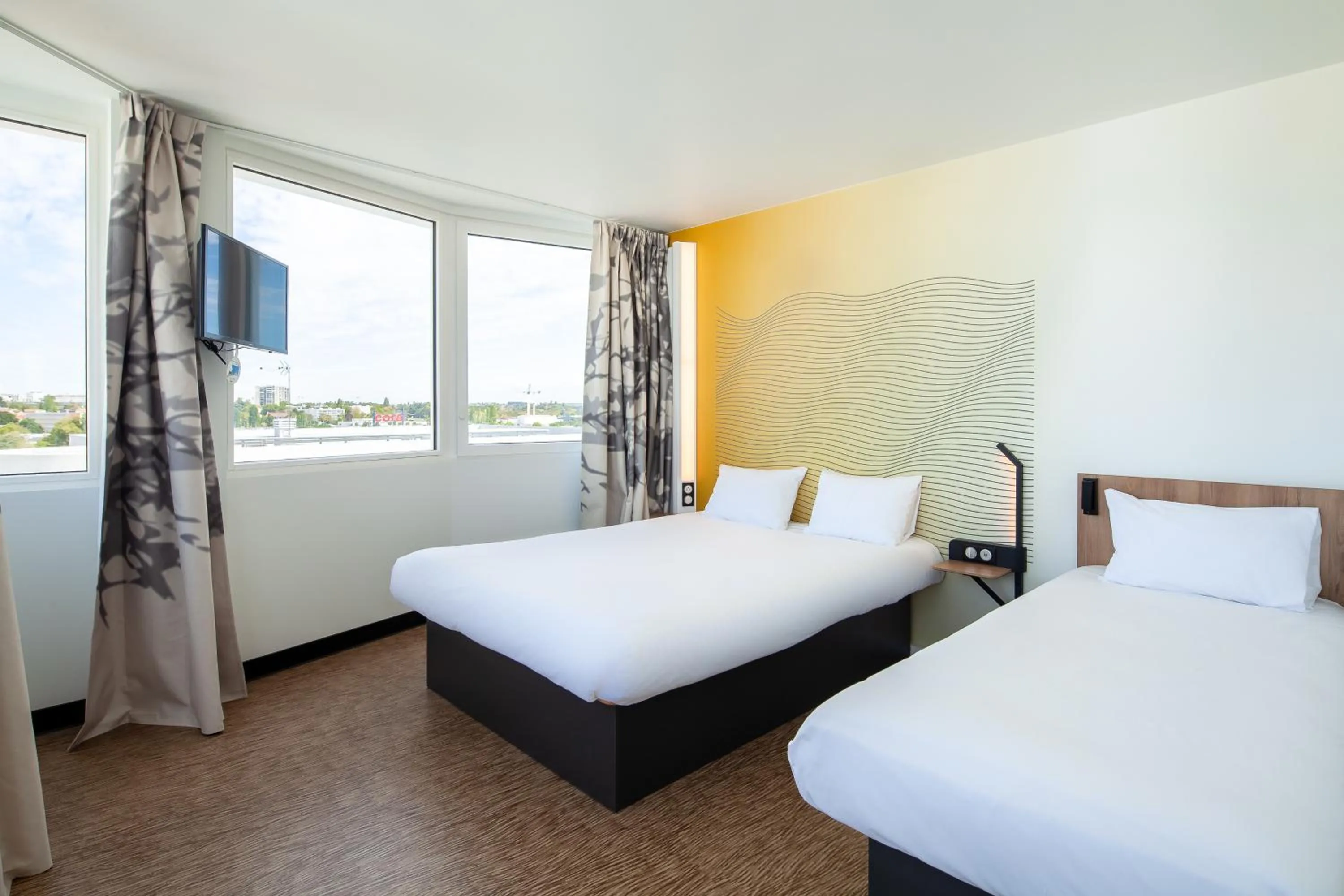 Bedroom, Bed in B&B HOTEL Massy Gare TGV