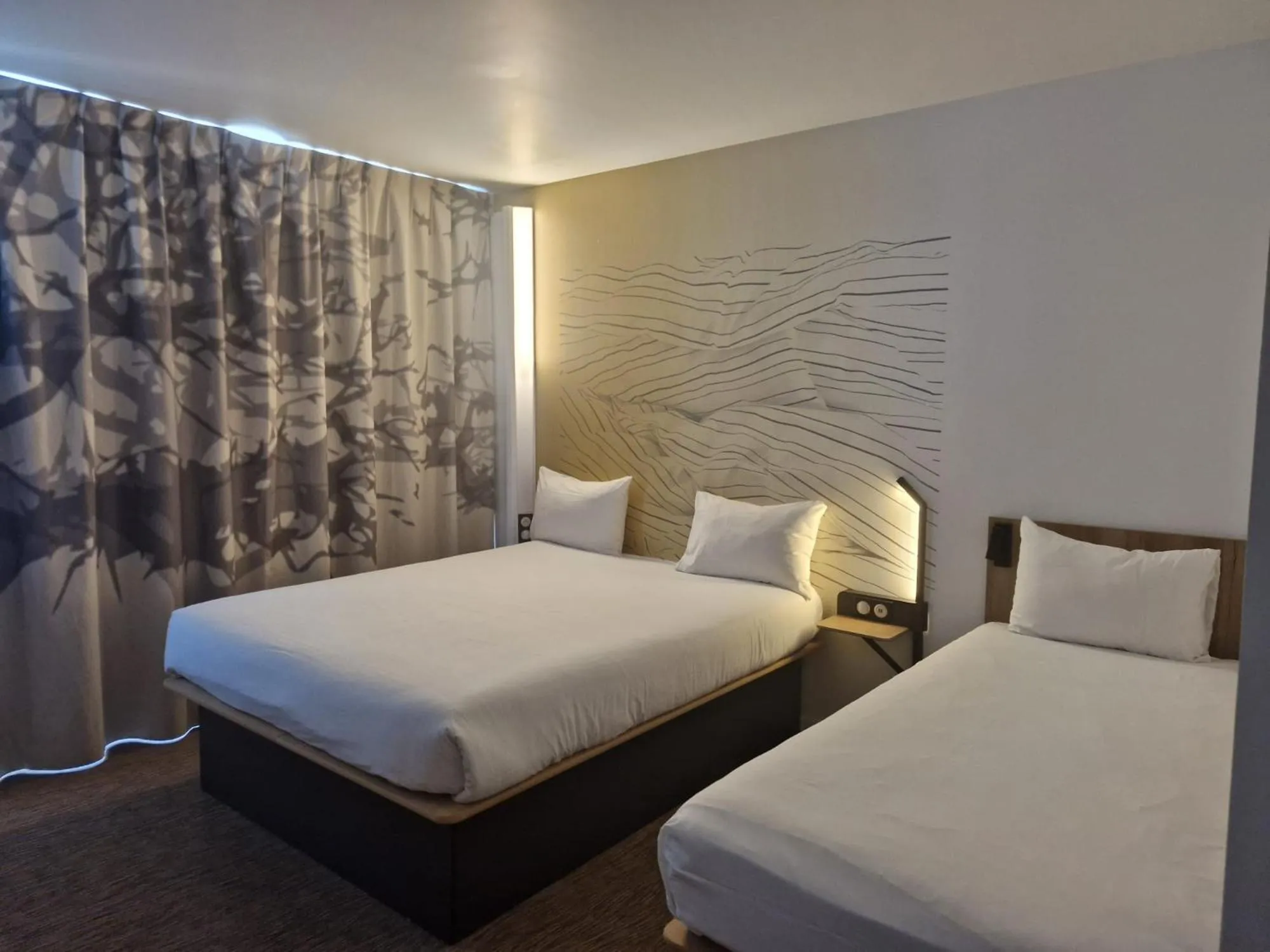 Bed in B&B HOTEL Massy Gare TGV