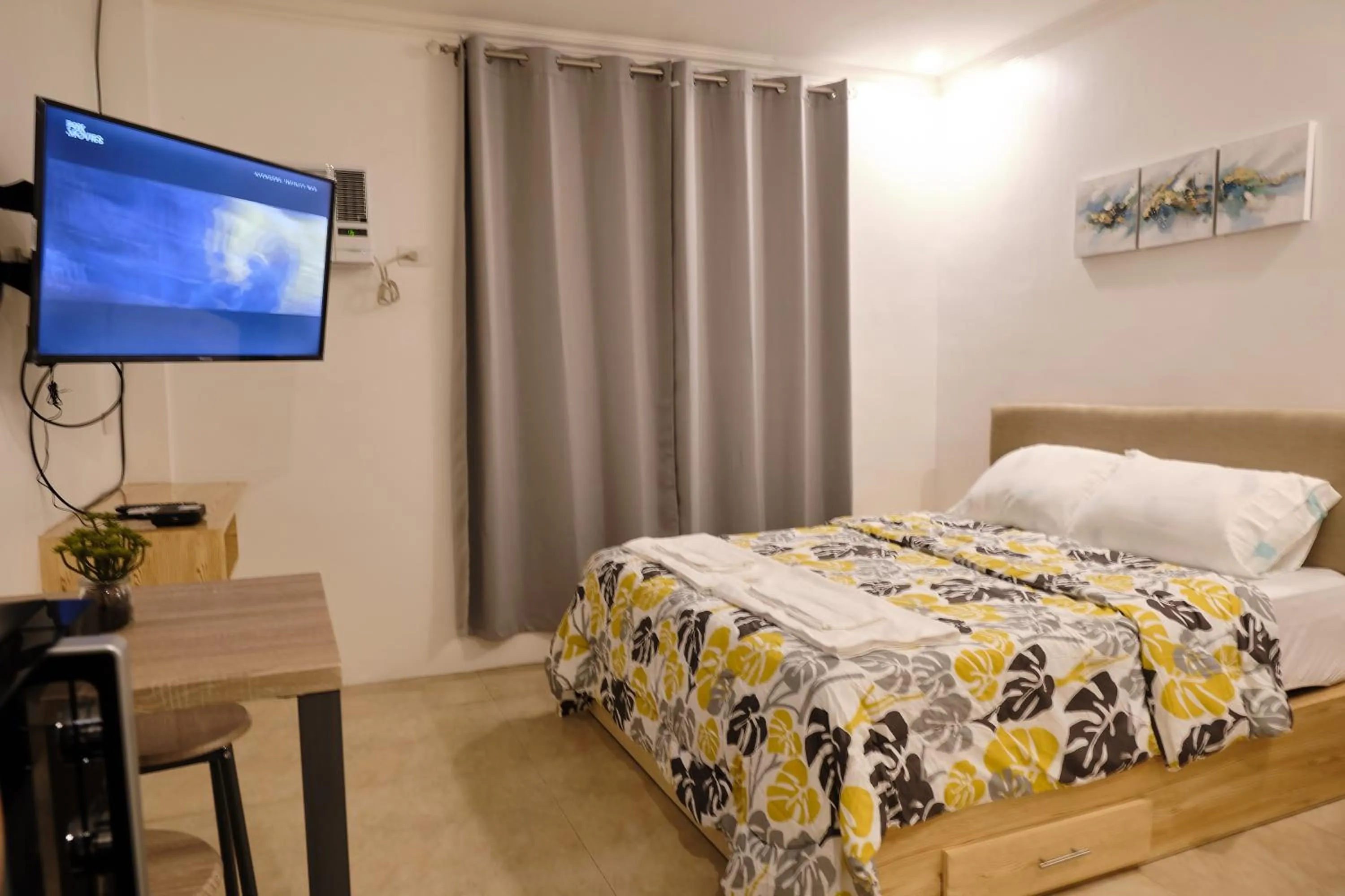 Bedroom, Bed in Hidden Hill Hotel